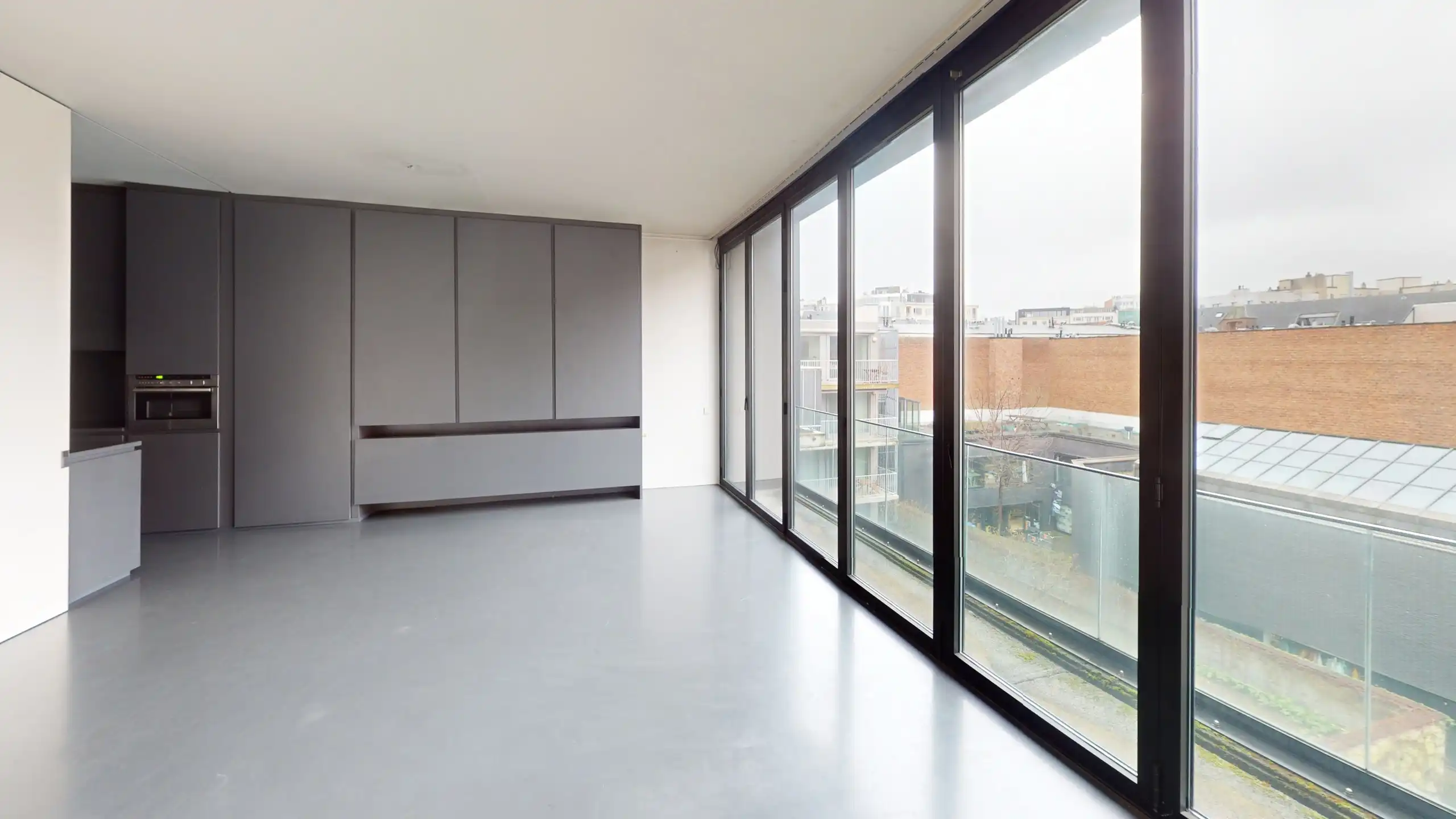 ANTWERPEN - Zonnige loft nabij Theaterplein foto 7
