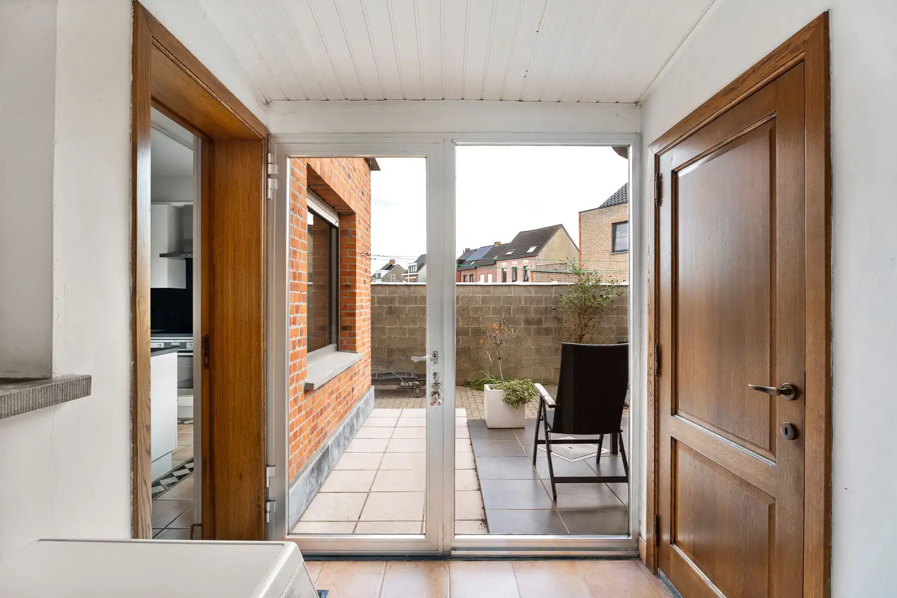 Lichtrijke woning met ruime indeling en sterk potentieel foto 12