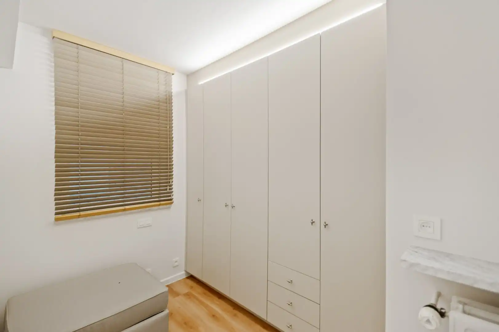 Gemeubeld appartement, in de gerenommeerde residentie “Globe”, prachtig gelegen op de Zeedijk in het Zoute foto 13