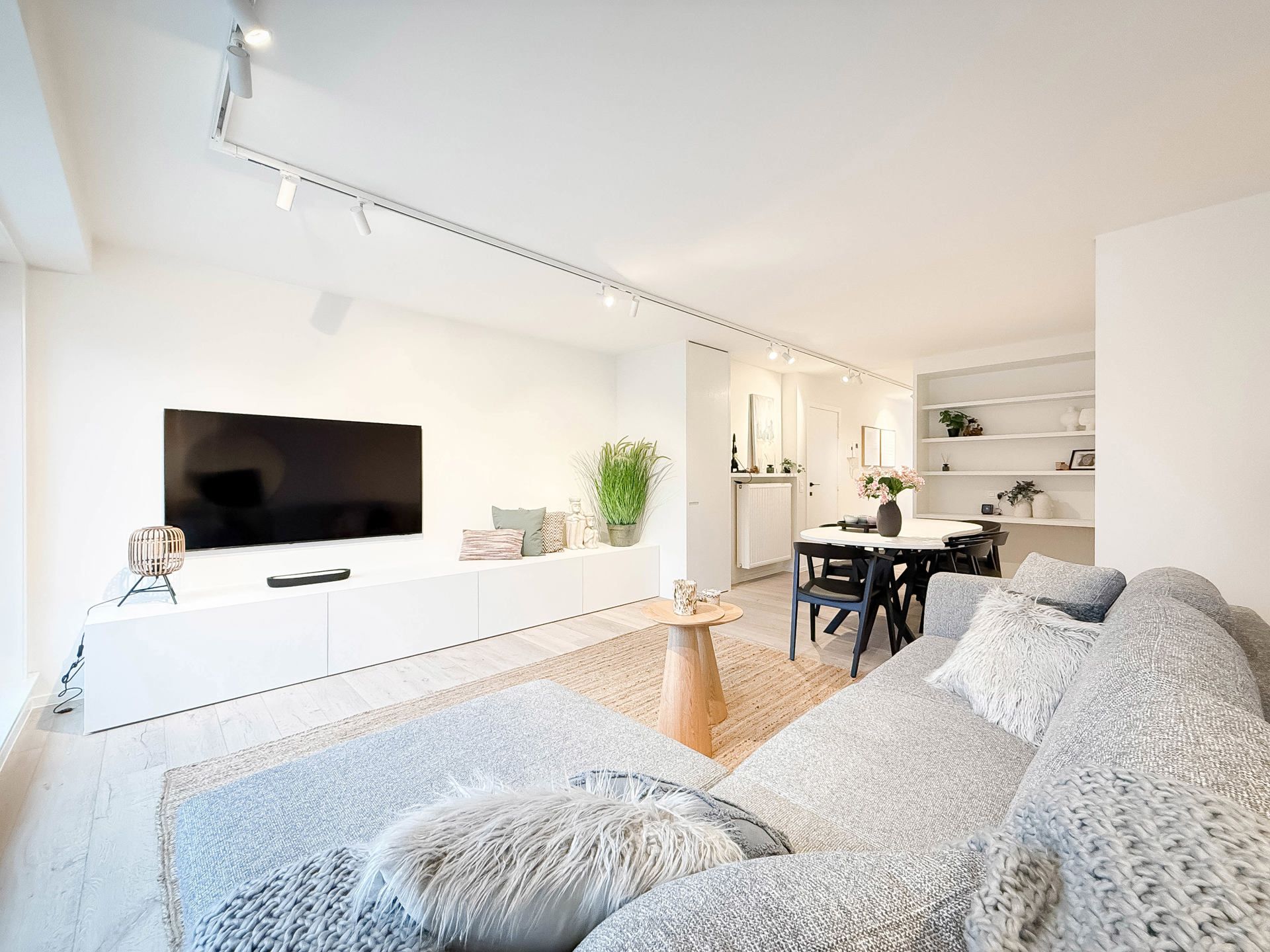 Stijlvol gerenoveerd duplex-appartement met 2 zonneterrassen foto 2