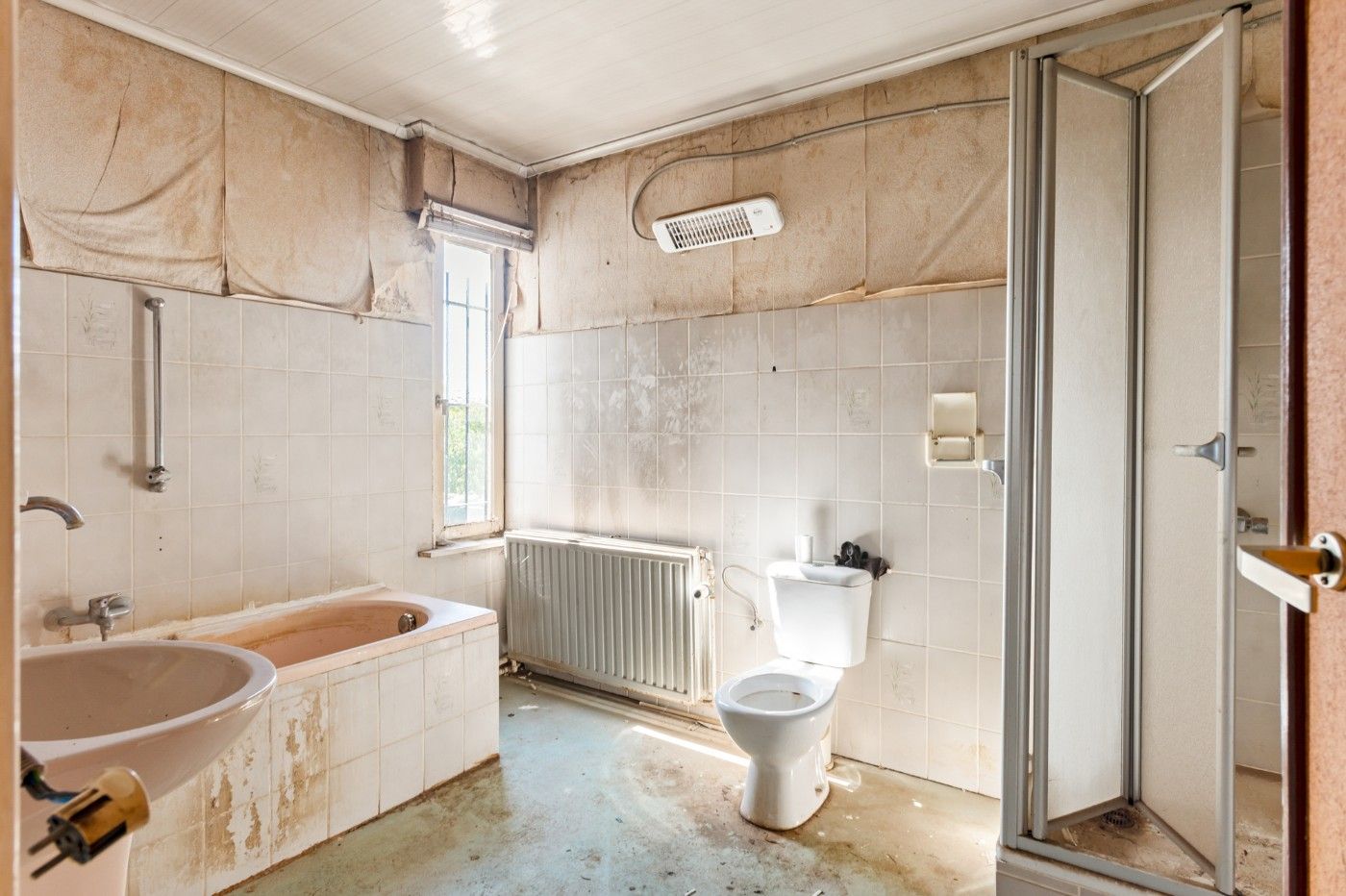 Te renoveren woning met 2 slpk., garage en grote tuin foto 13