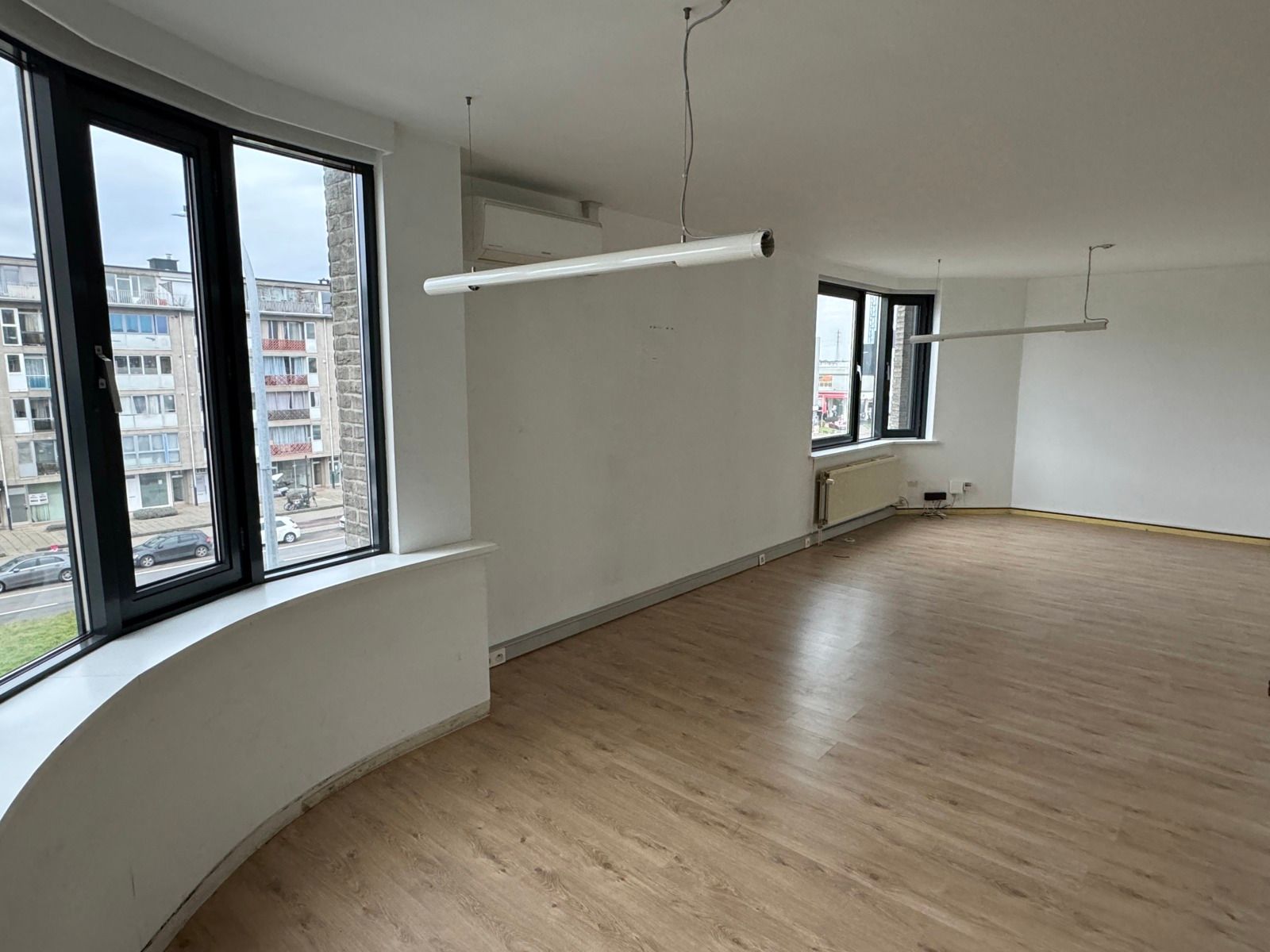 Kantoor 3de verdiep op Bisschoppenhoflaan + parking foto 7