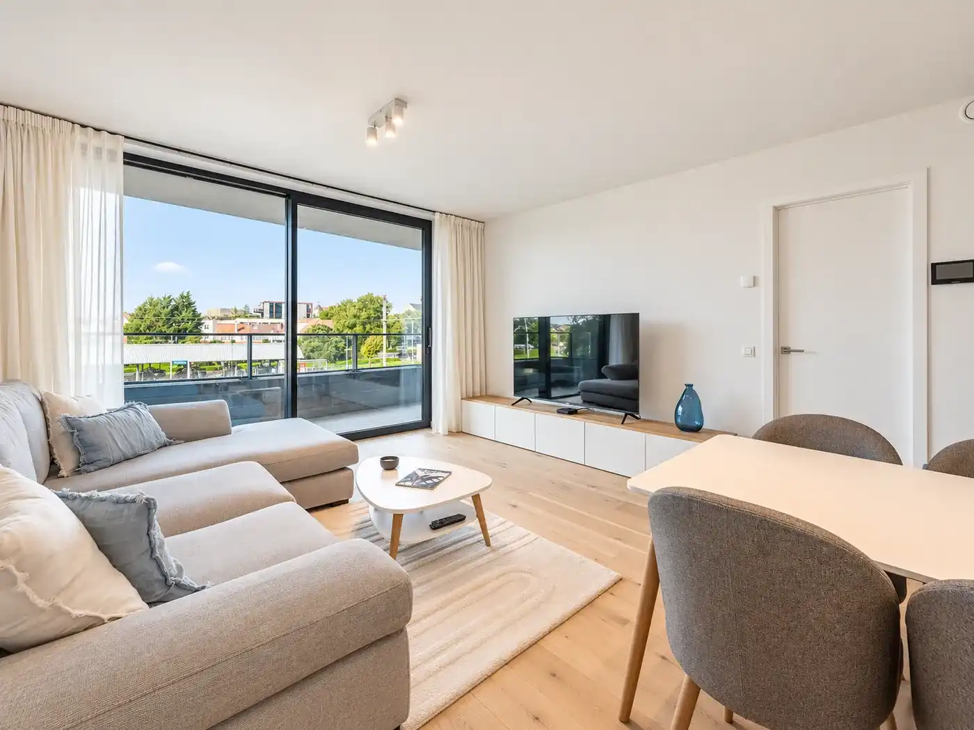 Recent en lichtrijk 2-slaapkamerappartement met ruim terras in de gegeerde wijk Duinenwater  foto 3