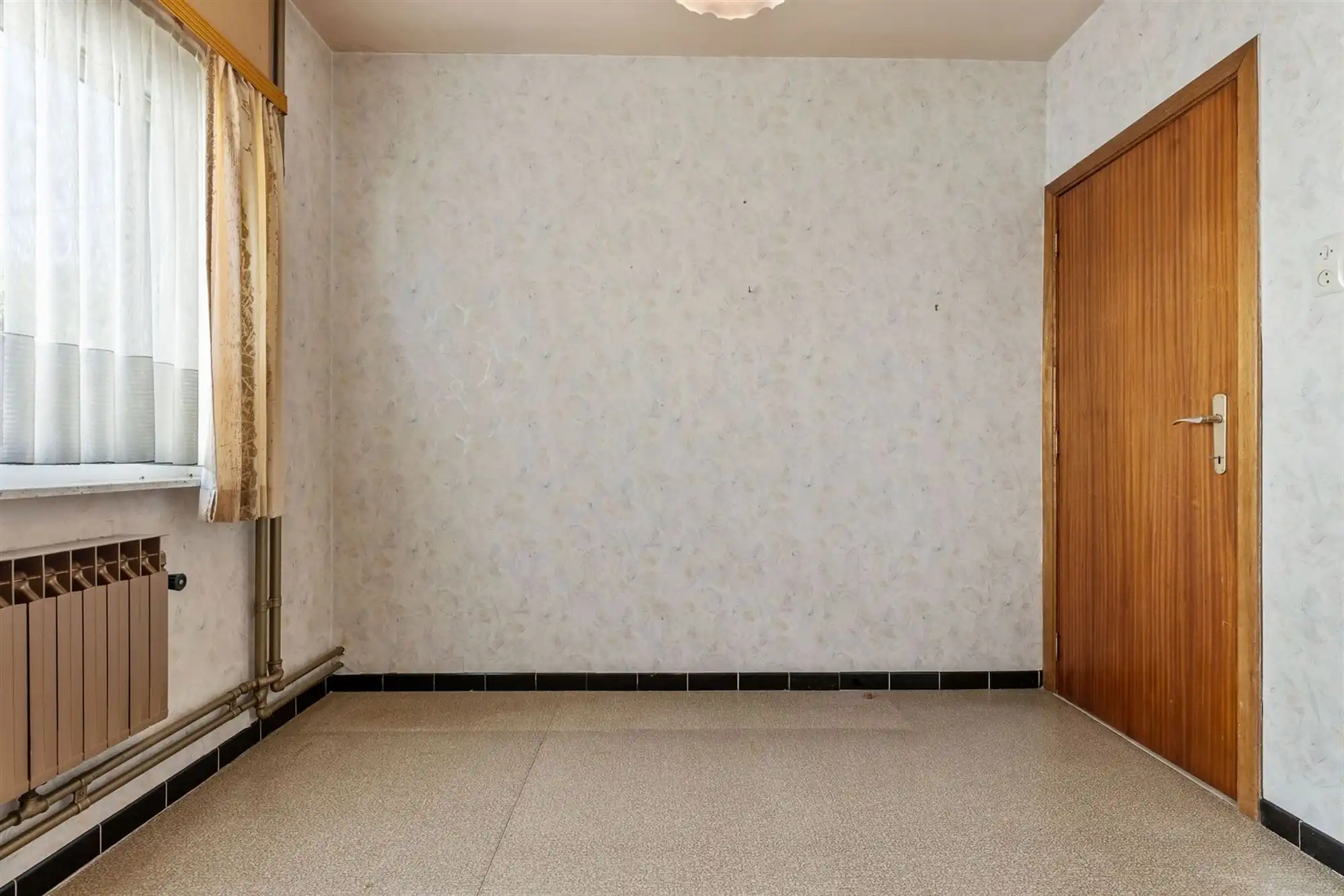 GOED ONDERHOUDEN GELIJKVLOERSE WONING MET 3 SLAAPKAMERS RUSTIG GELEGEN TE STAL foto 23