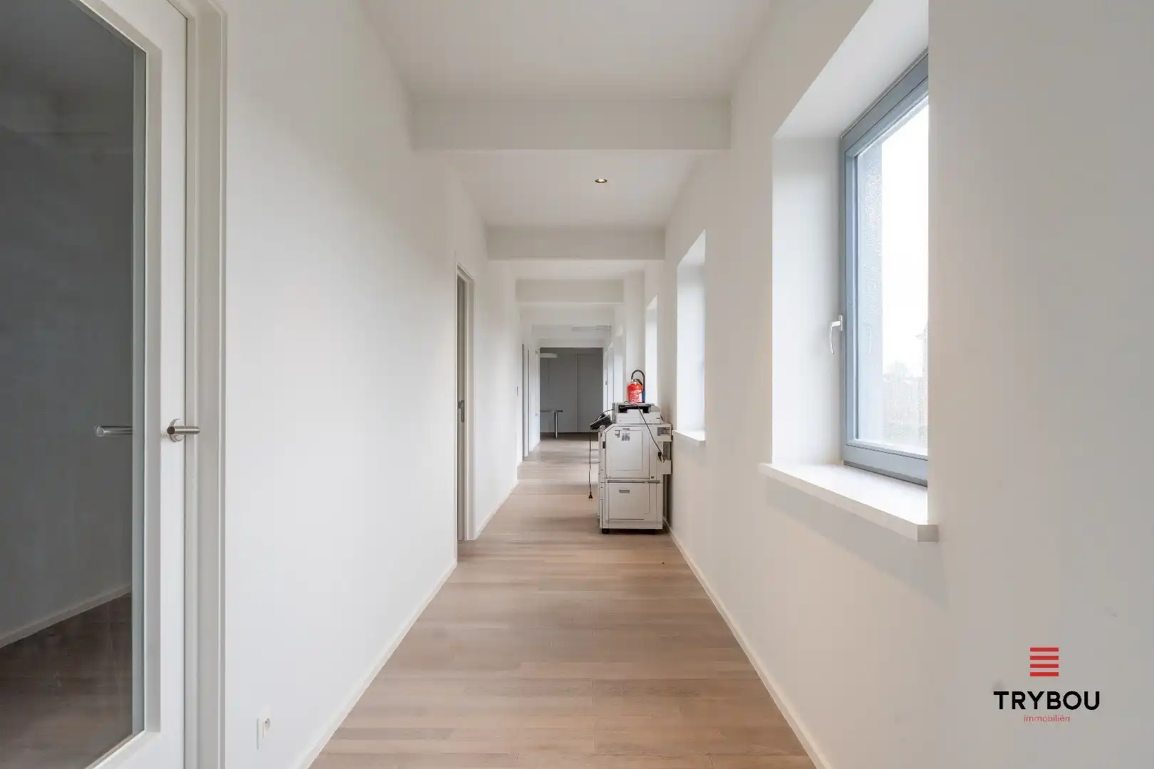 Groot kantoorgebouw op toplocatie te Ieper foto 19