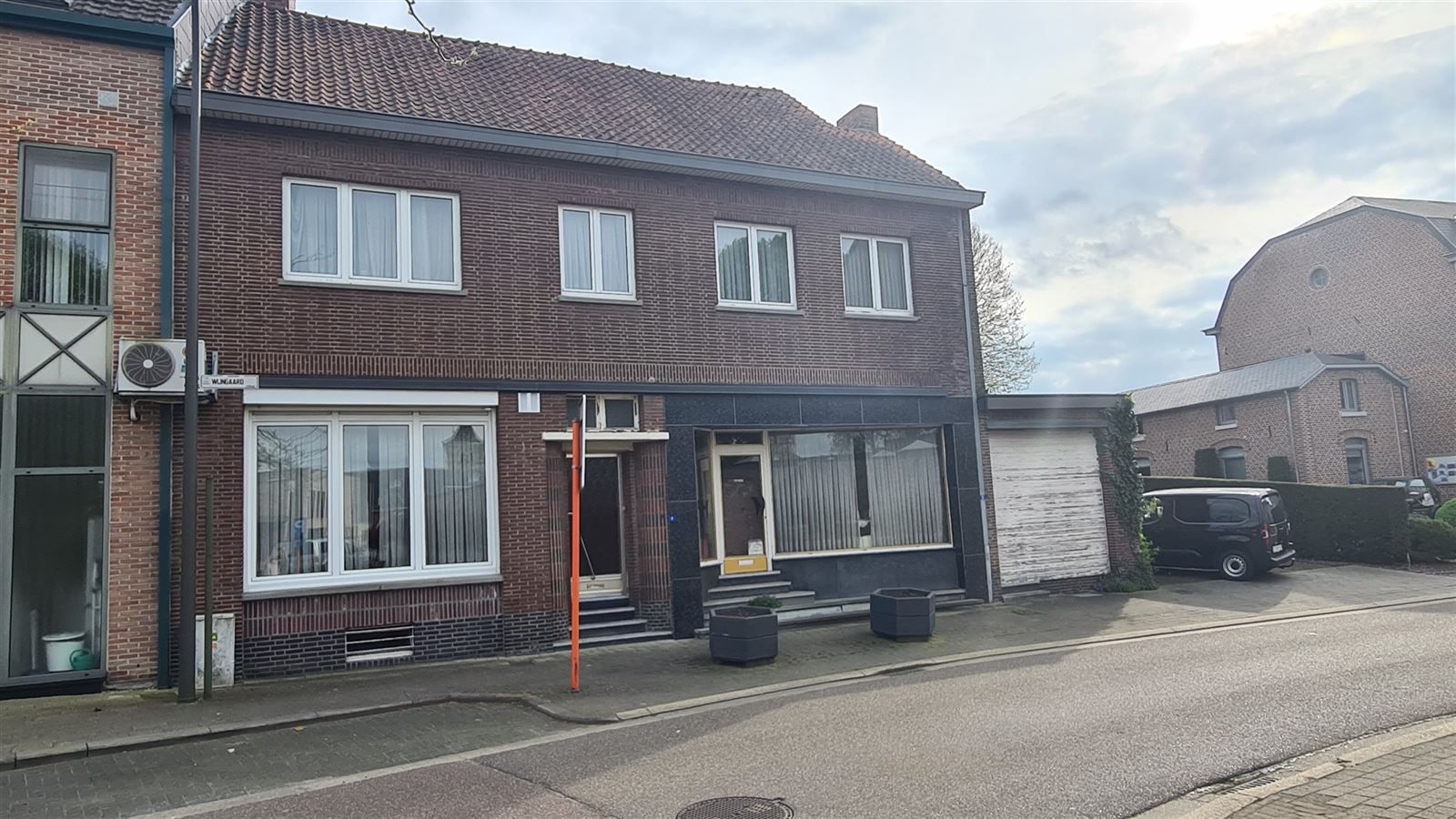 Te renoveren duowoonst met grote garage foto 19