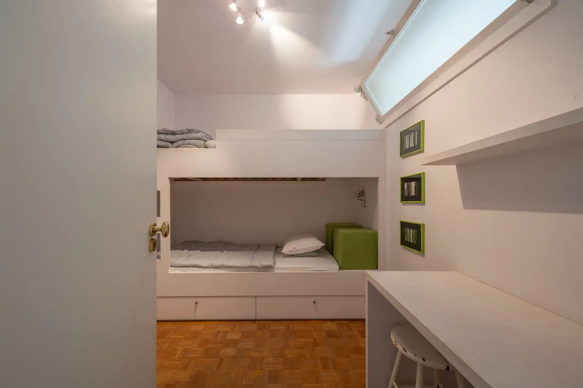 Gemeubeld: ruim appartement vlakbij zee! foto 14