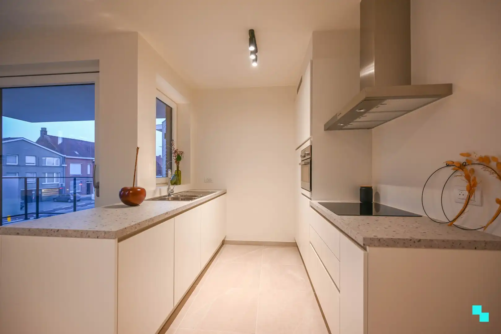 hoekappartement met aangenaam terras foto 14