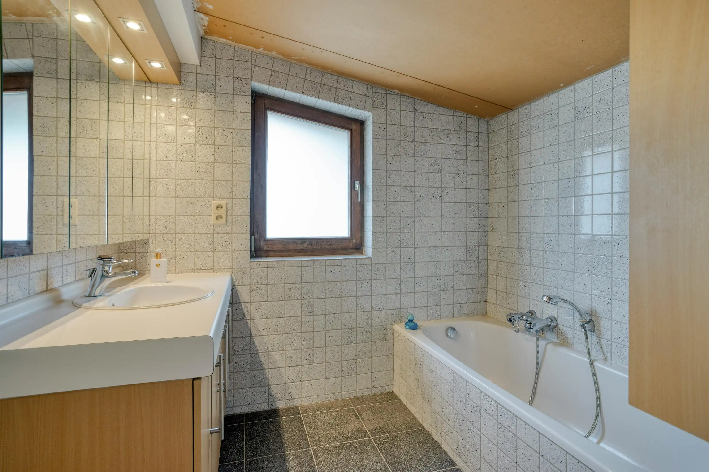Ruime villa met 4 slaapkamers op 988 m² foto 14