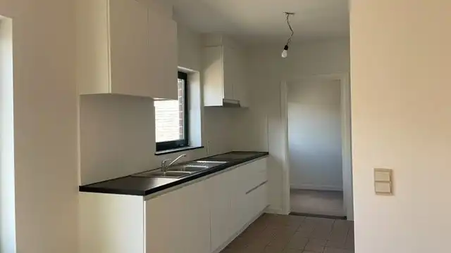 Ruim gerenoveerd appartement met 3 slaapkamers in half open bebouwing te Lier, duplex, 140m², 1 badkamer, gerenoveerd in 2026 foto 17