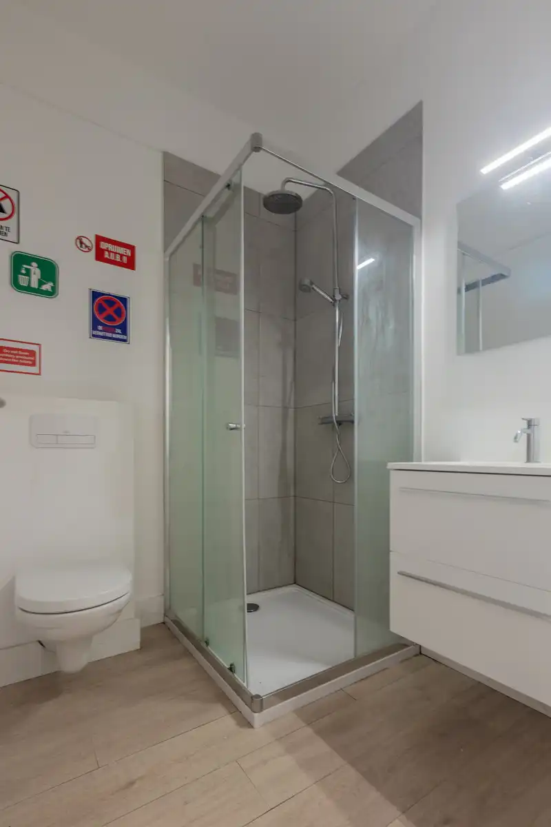 Instapklare, centraal gelegen woning met 3 slaapkamers en gezellig tuinterras (elektriciteit GOEDGEKEURD, EPC- label B, zonneboiler, airco...)... foto 8
