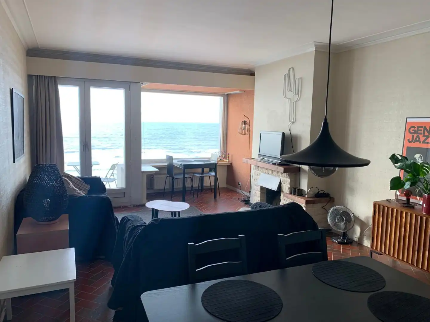 Gemeubeld appartement op zeedijk - frontaal zeezicht foto 9
