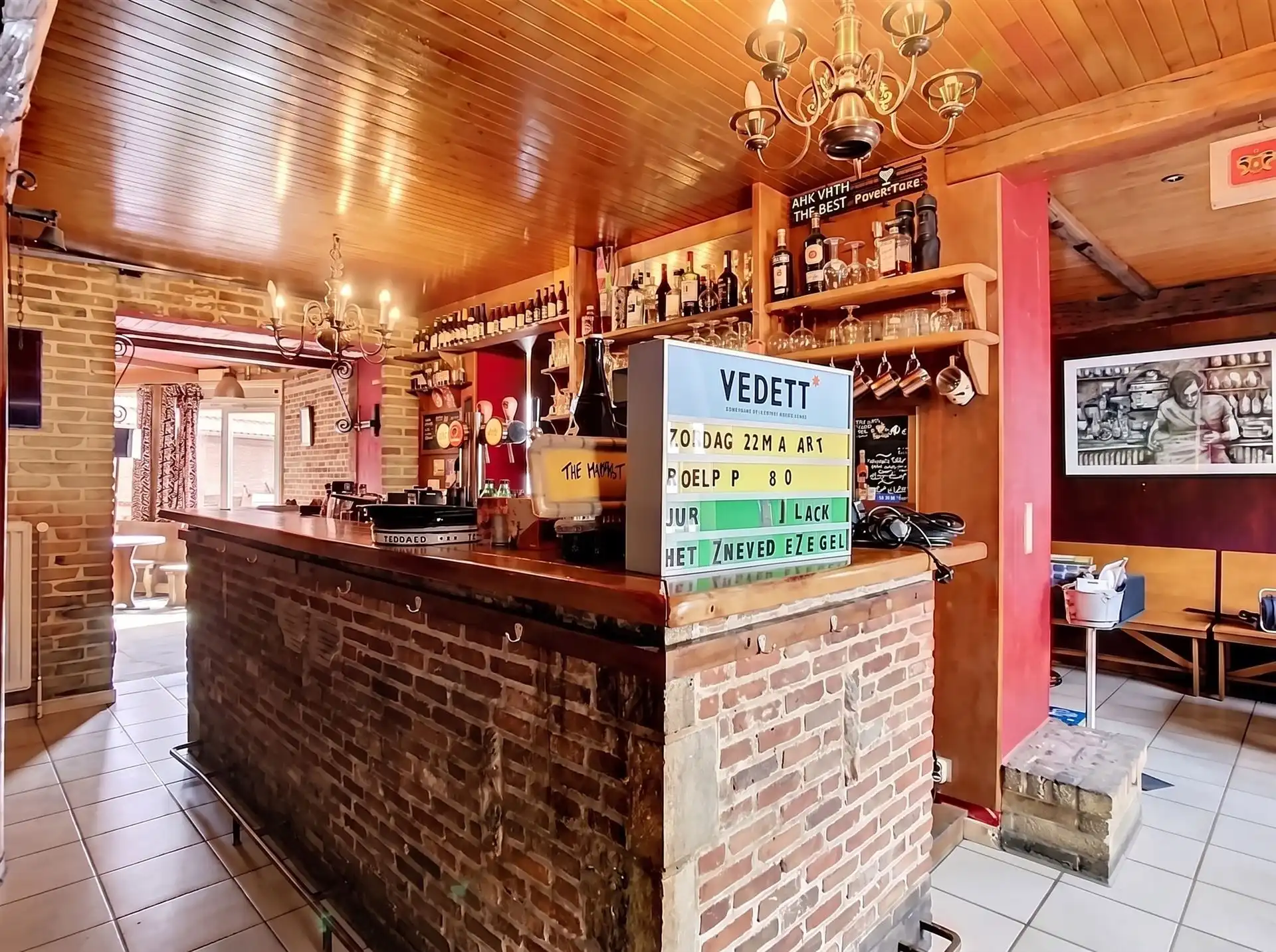 Handelspand met appartement, feestzaal en tuin foto 4