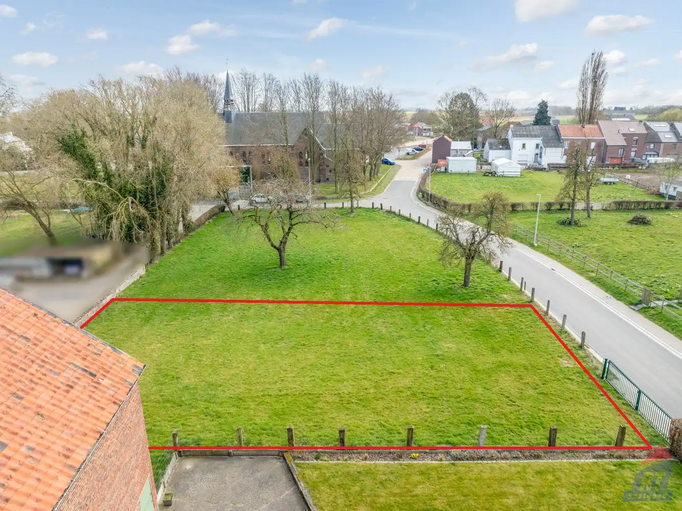 Gunstig gelegen bouwgrond (OB - 6a 43ca) op 5 minuten van de op- en afrit van de E40 foto 2