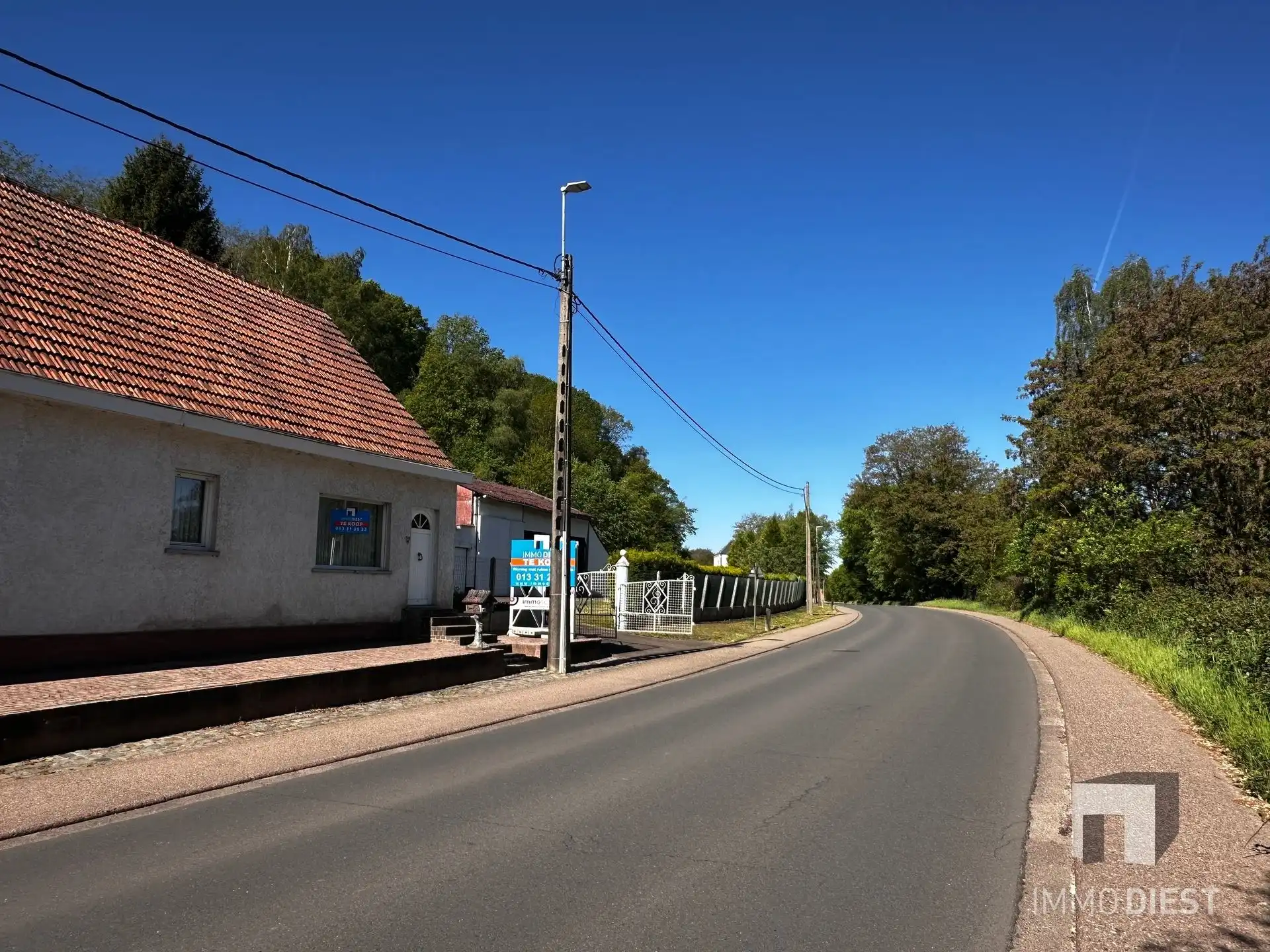 Woning met stalling/opslagplaats en weiland foto 37