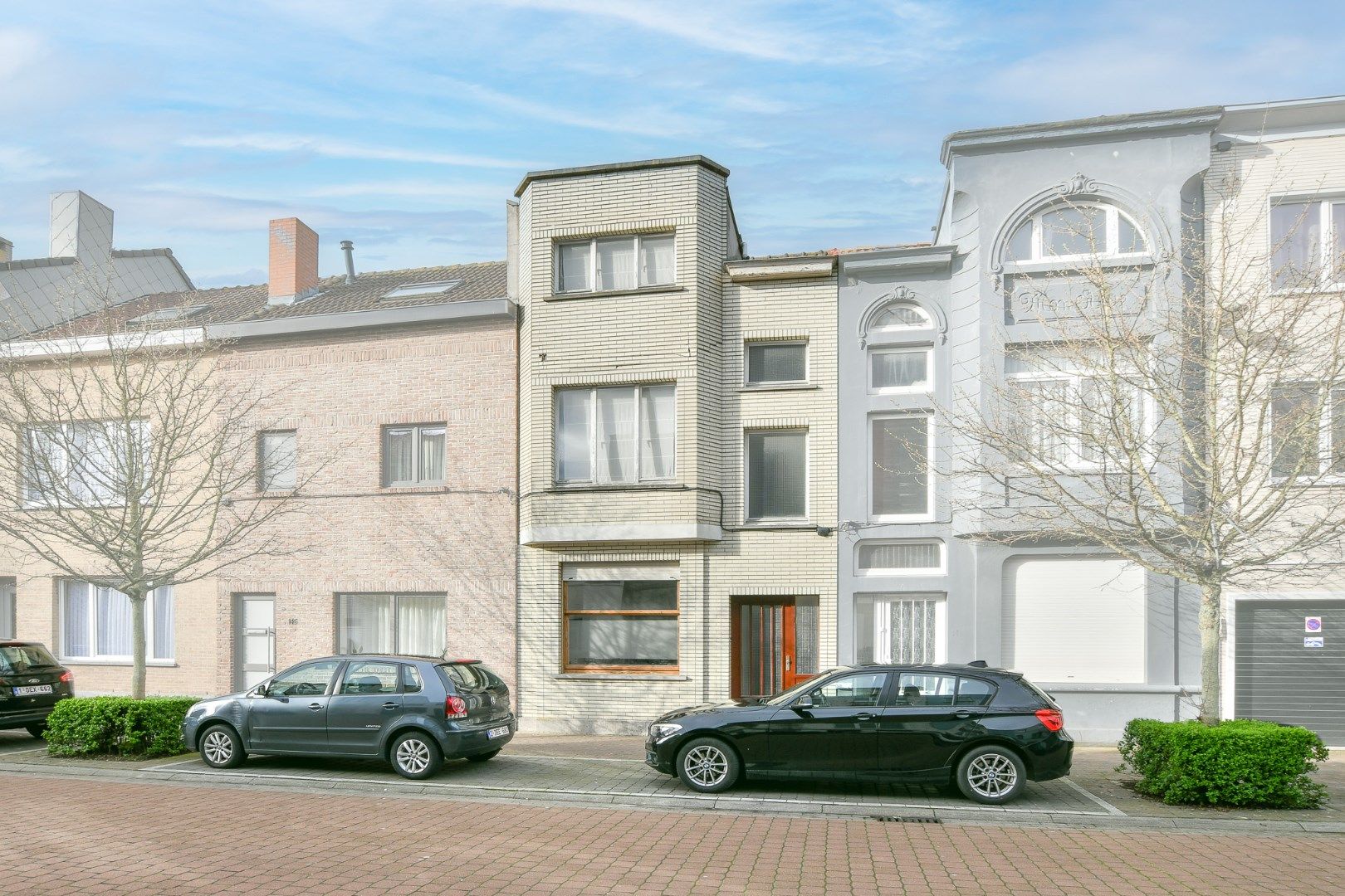 Centraal gelegen rijwoning met 4 slaapkamers en koer  foto 1