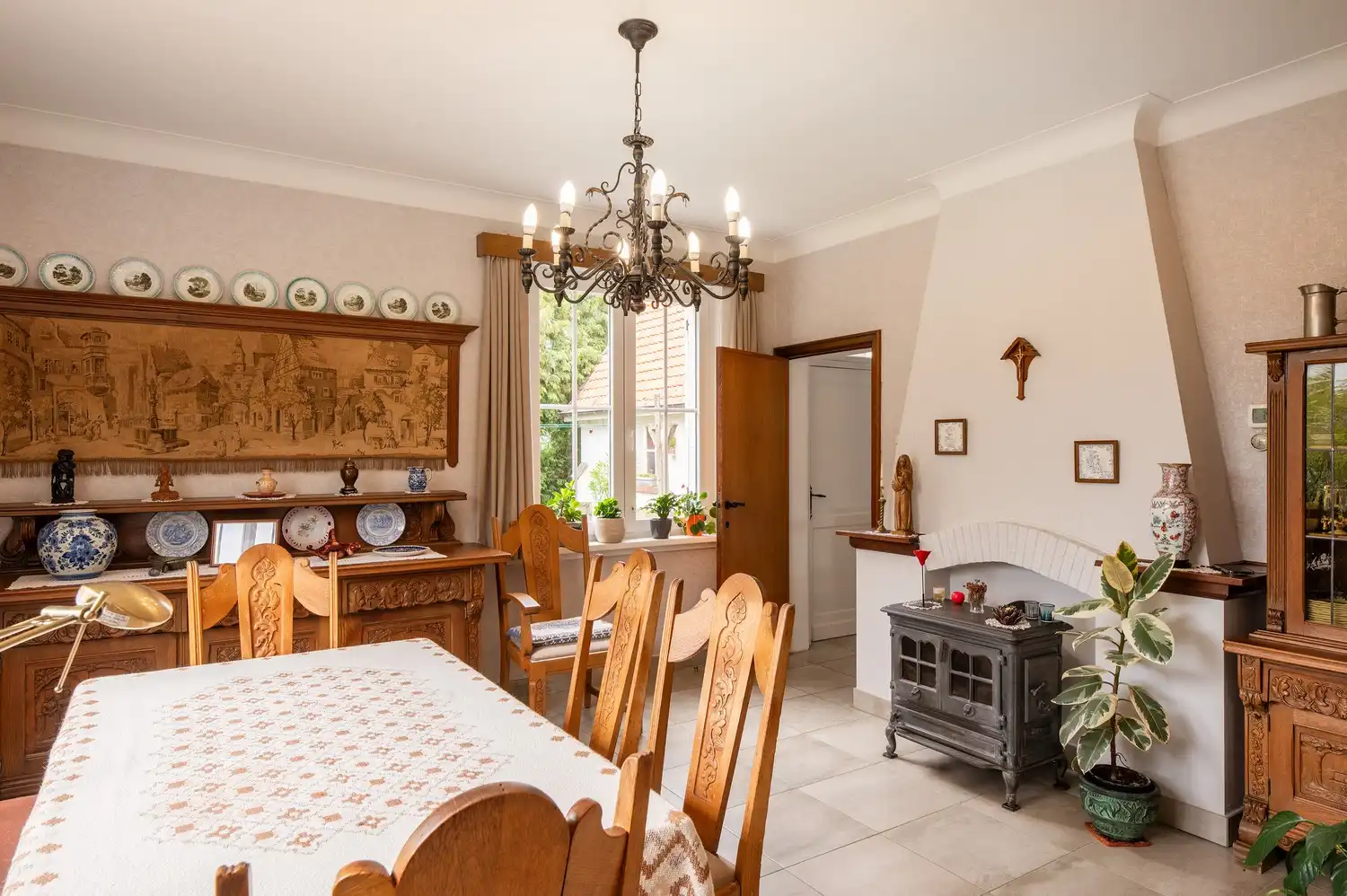 KARAKTERVOLLE WONING MET 5 SLAAPKAMERS OP 9,6 ARE OP UITSTEKENDE LOCATIE foto 9