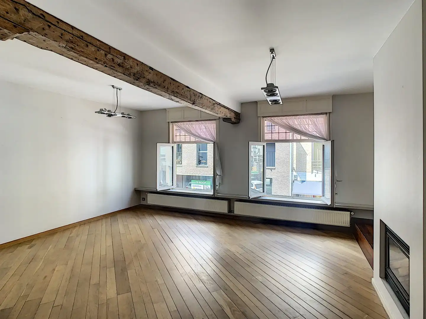 Welgelegen handelspand met ruim appartement. foto 8