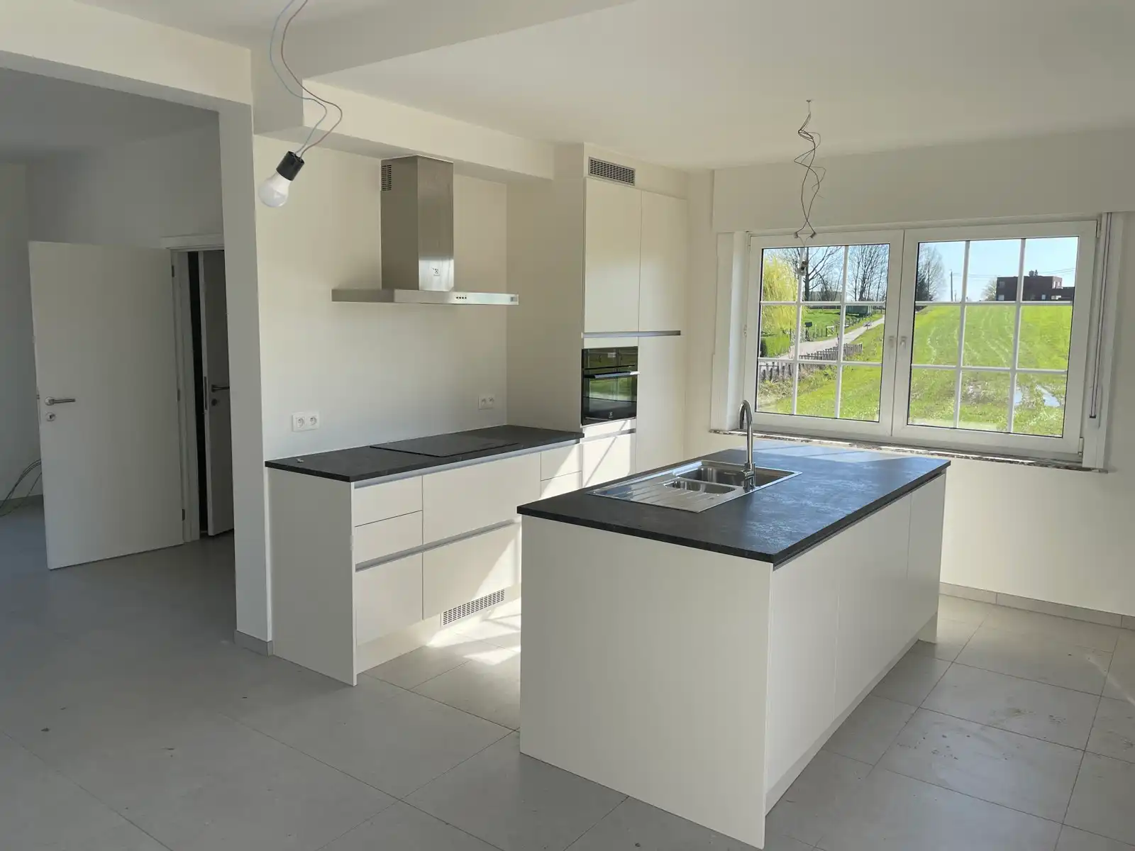 Leemans Immobiliën stelt u deze volledig gerenoveerde woning voor, gelegen op een gegeerde en centrale locatie in Asse. foto 5