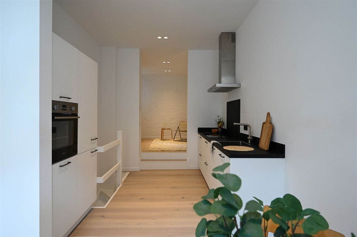 Volledig gerenoveerde opbrengsteigendom met 2 vergunde duplex-appartementen  foto 13