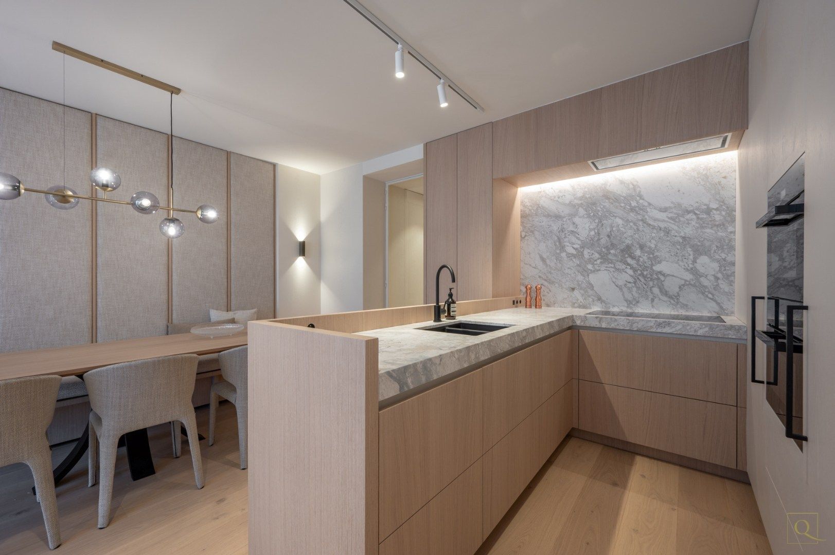 Luxueus gerenoveerd 3 slk appartement te centrum Knokke met ruime parking  foto 3