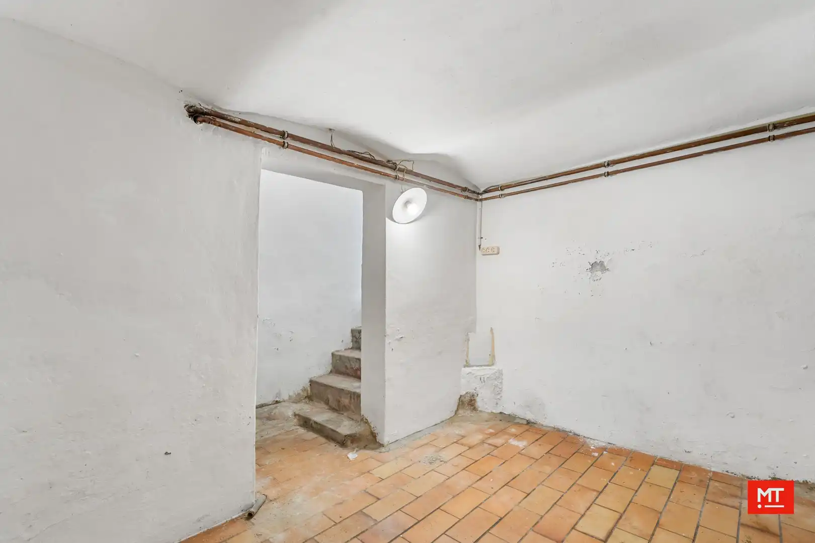 Te renoveren halfopen woning met 3 slaapkamers, Westgerichte tuin en garage op een rustige locatie in Beselare foto 14