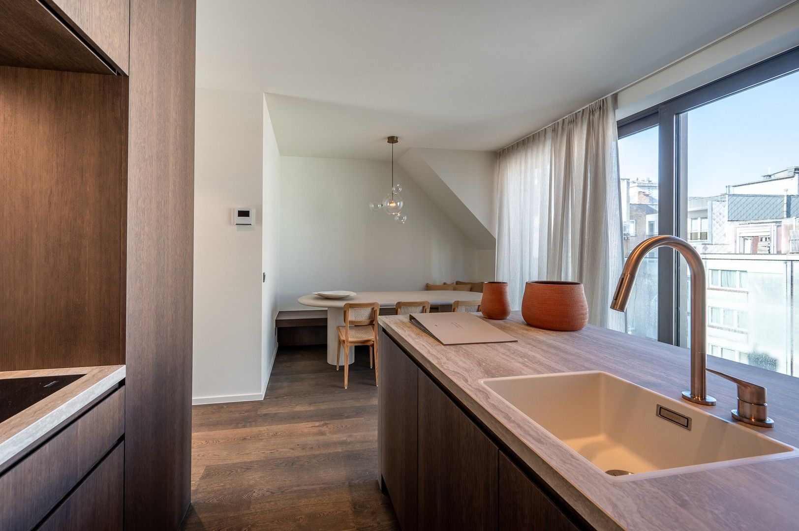 Nieuwbouwappartement gelegen in hartje het Zoute met een prachtig open zicht op de villa's. foto 9