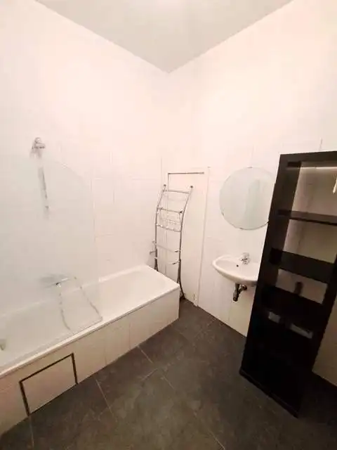 Ruim en lichtrijk 2-slaapkamerappartement te koop in Brugge foto 6