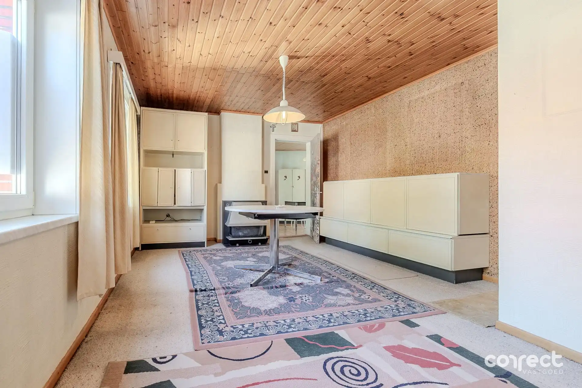 Centraal gelegen, verzorgde solide woning op een groot perceel. foto 8