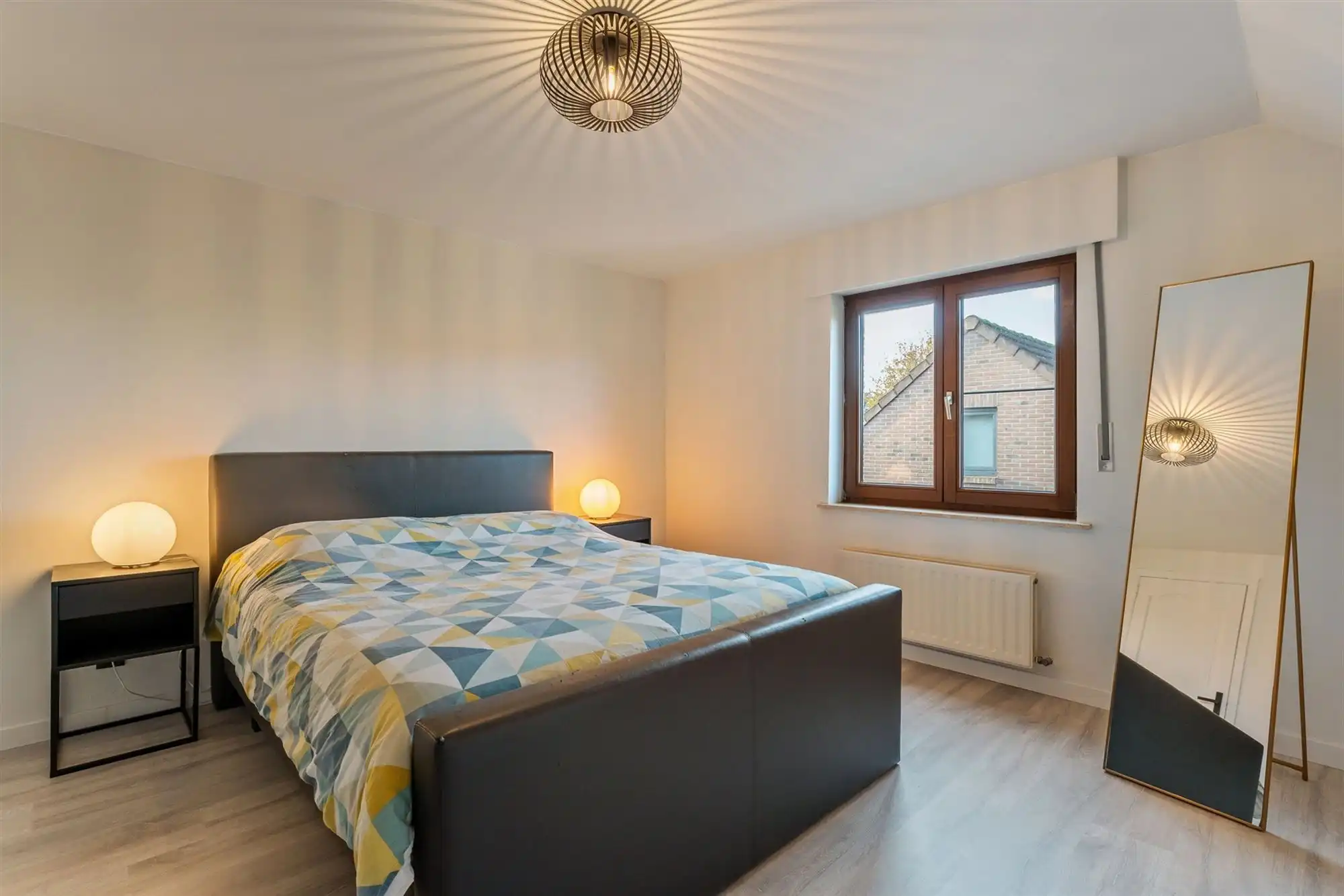 MOOI GERENOVEERDE WONING MET 4 SLAAPKAMERS OP RUSTIGE LIGGING VLAKBIJ KOERSEL CENTRUM foto 11