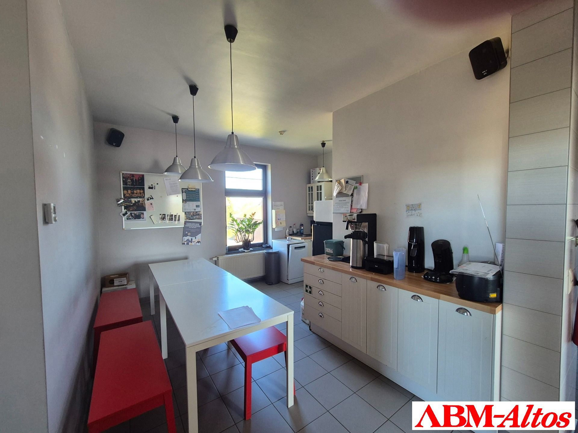 Kantoorgebouw van ca 340m2  te koop foto 11