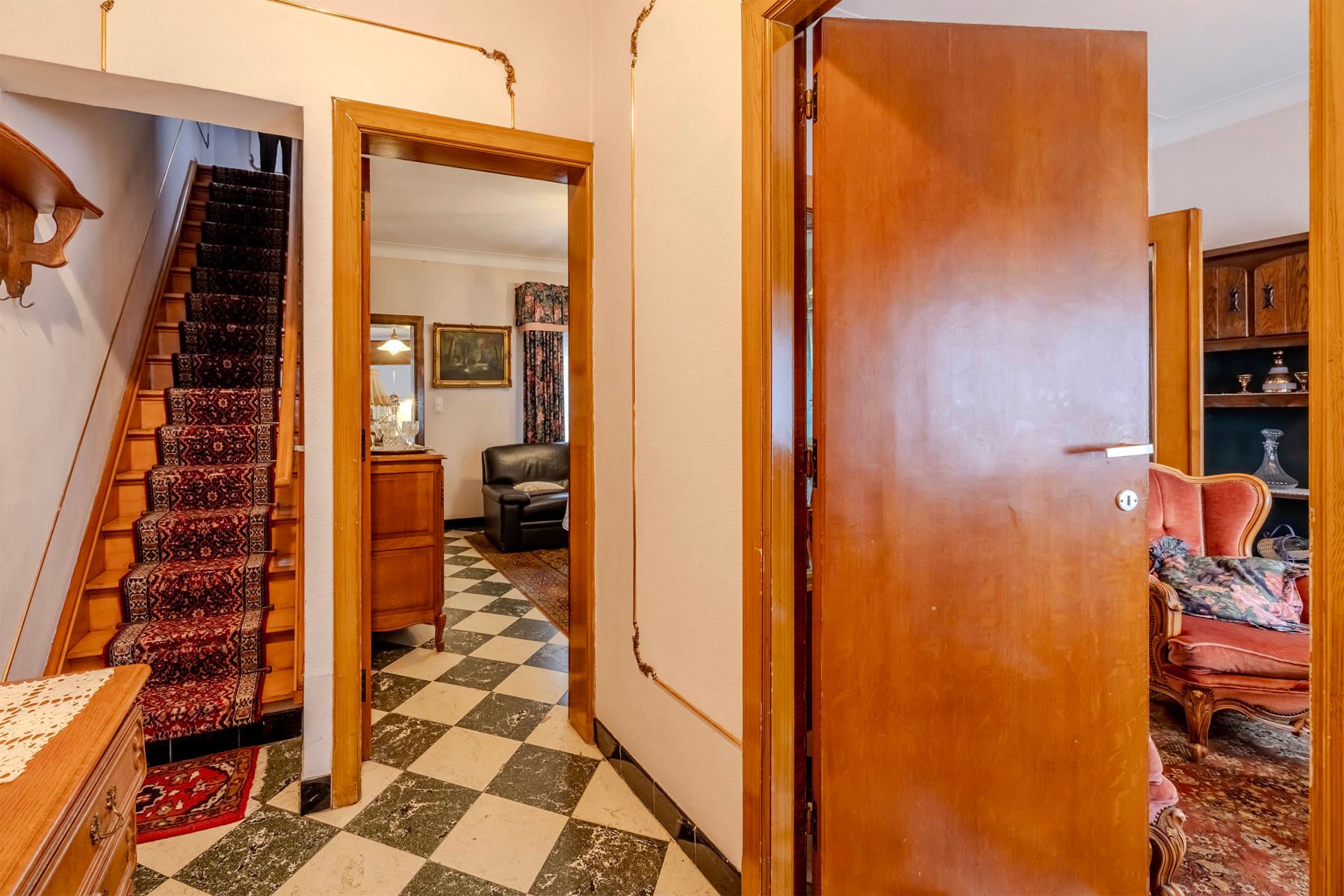 Te renoveren woning met o.a. 2 slaapkamers foto 3