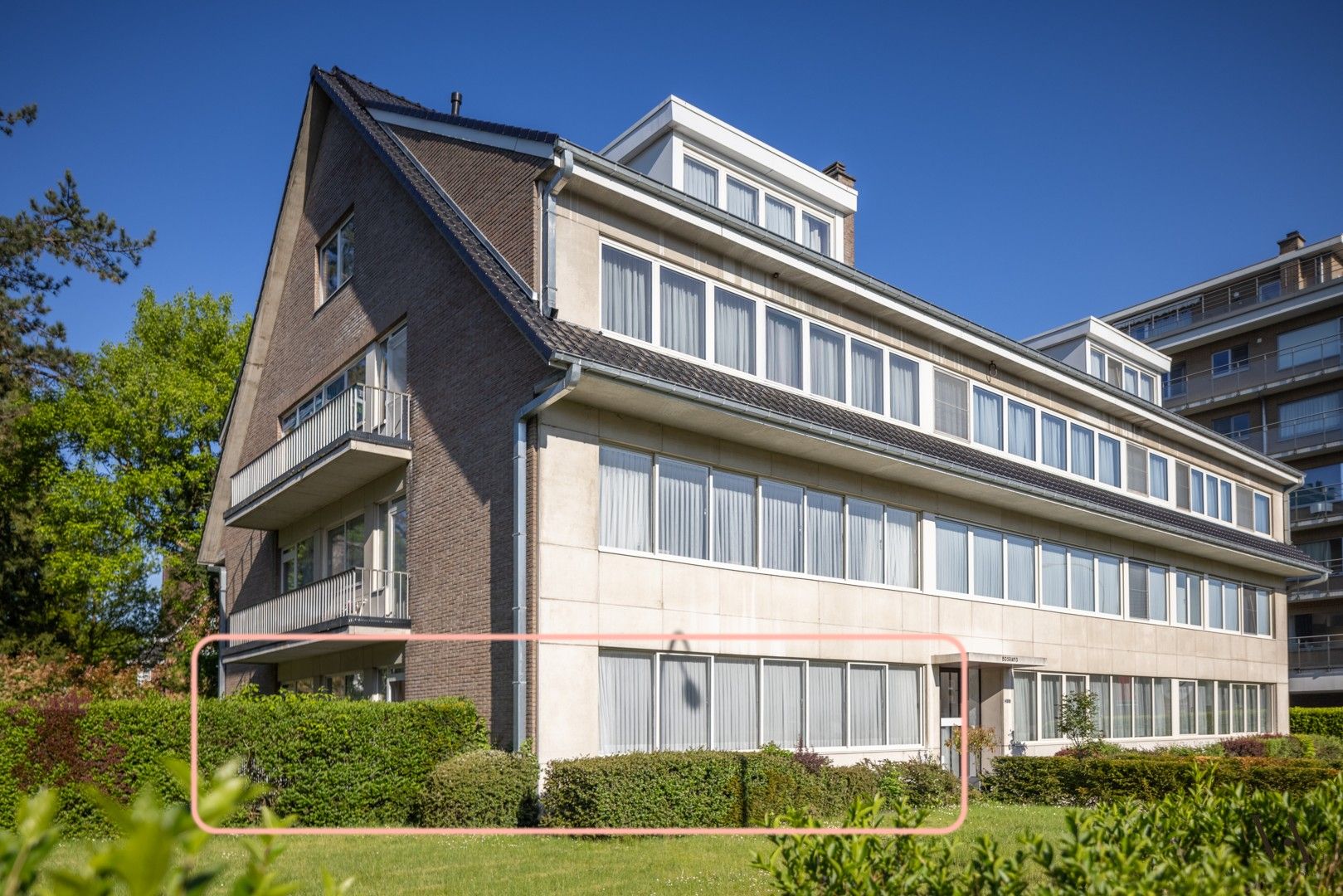 Gelijkvloers en lichtrijk 3-slaapkamerappartement aan rand van Heverleebos foto {{pictureIndex}}