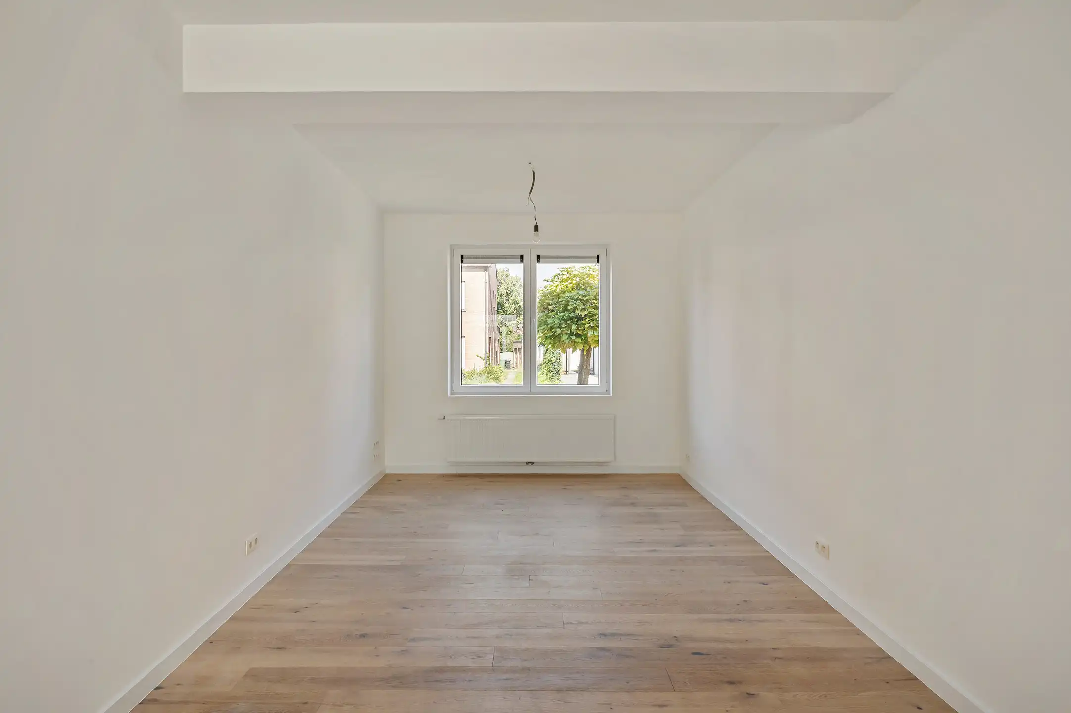 Volledig gerenoveerde en instapklare woning met zonnige tuin te Brasschaat! foto 3
