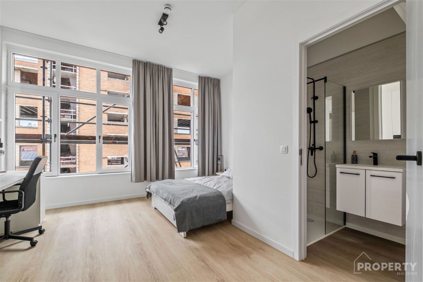 High-end studentenkamer in klassevol erfgoedgebouw foto 3