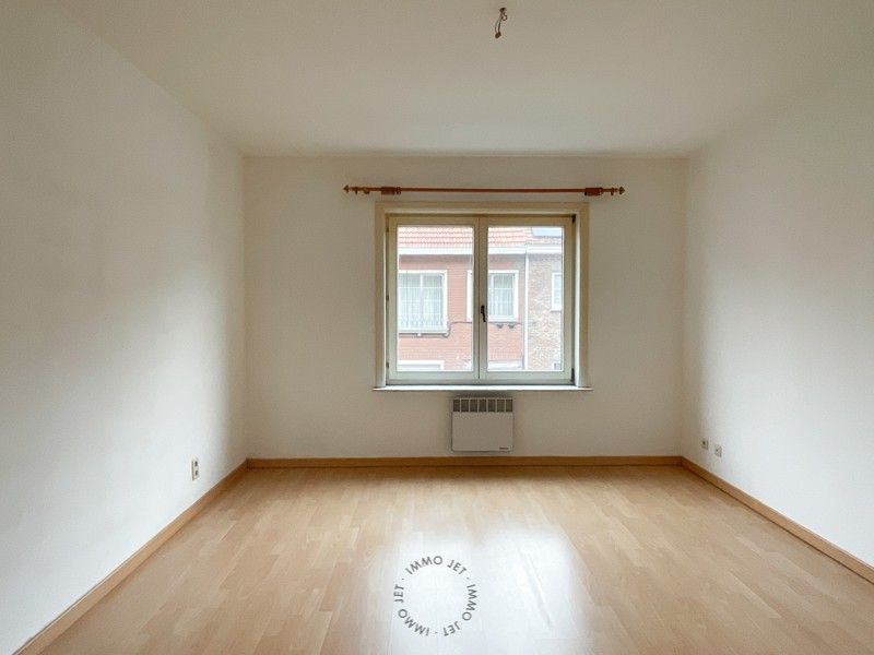 Instapklaar en lichtrijk appartement met staanplaats nabij centrum Beveren foto 11