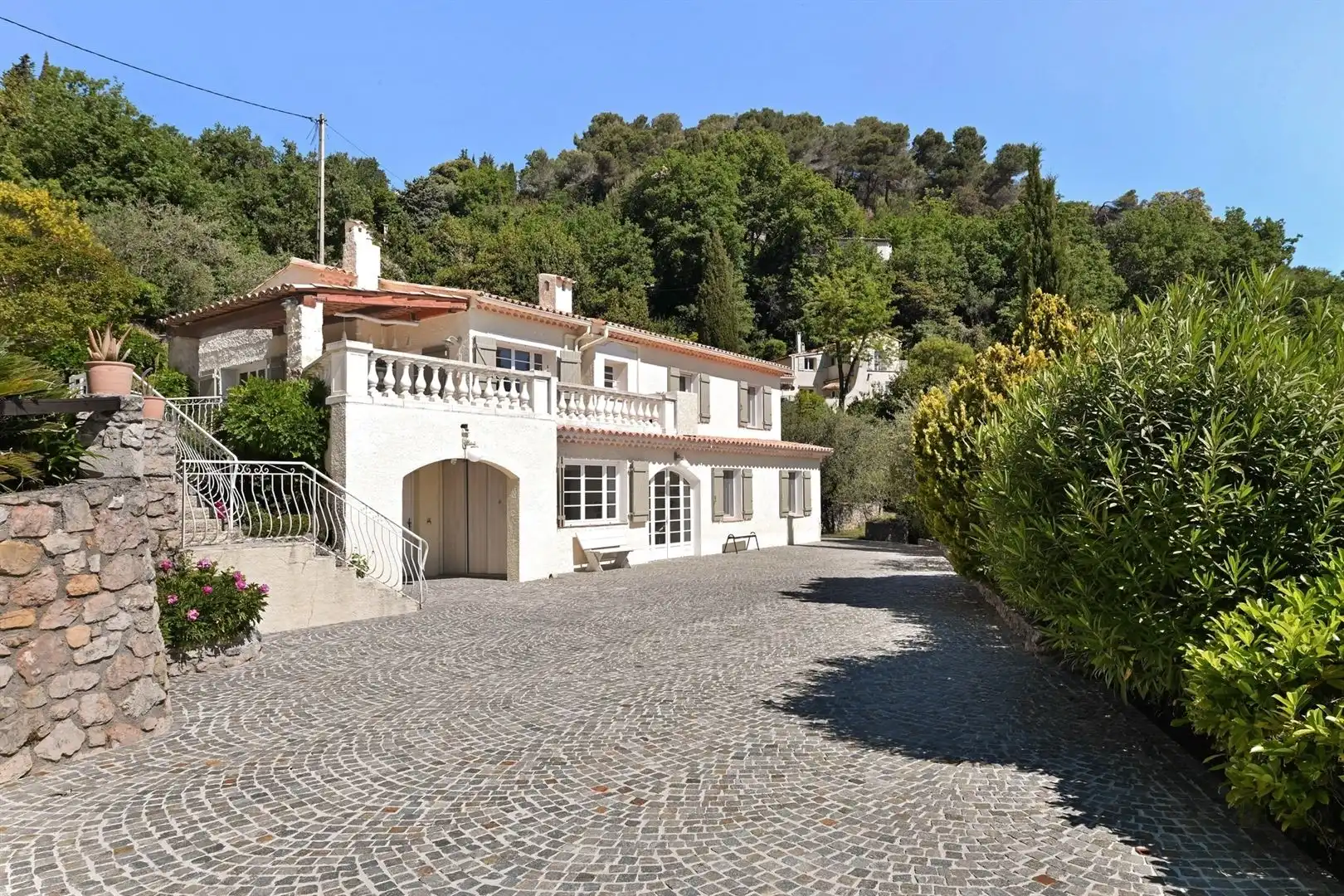 Volledig gerenoveerde villa met wellness en panoramisch uitzicht nabij Nice foto 2