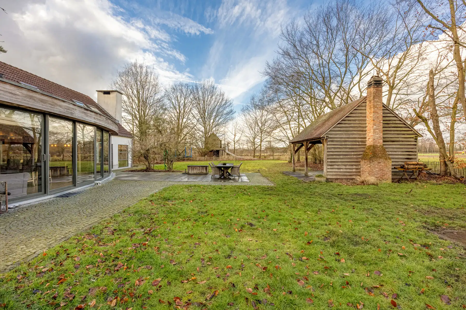 Gerenoveerde hoeve met weiland en stallen op ca. 11 000 m²  foto 25
