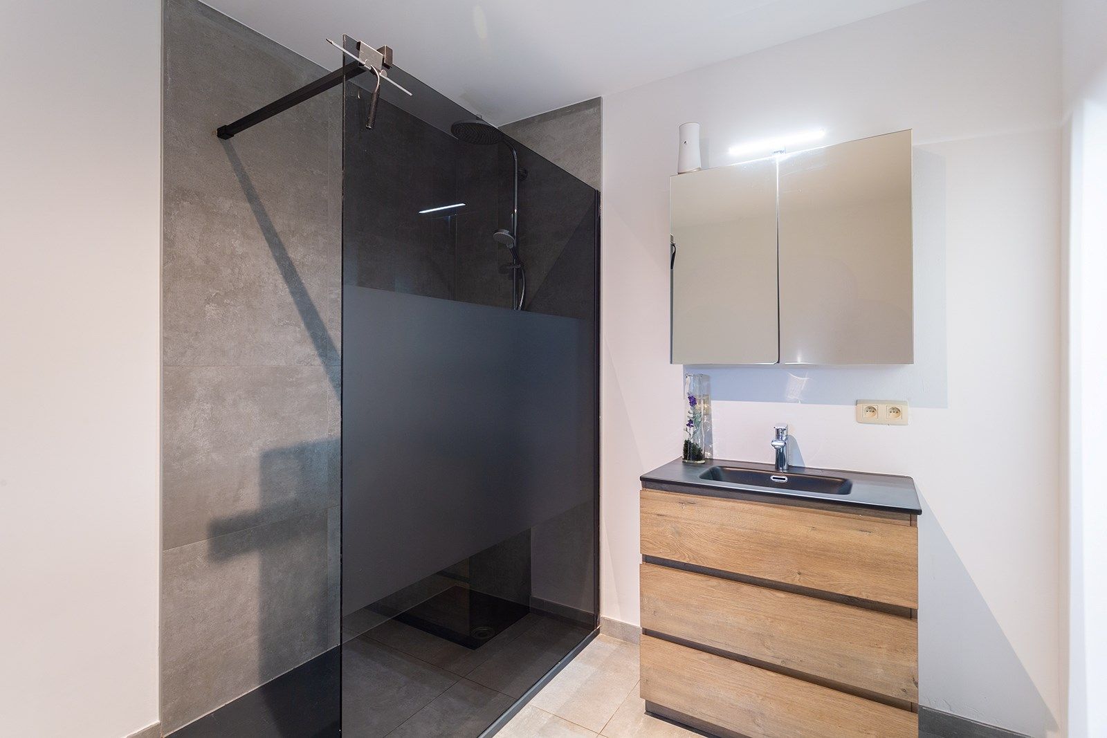 Gerenoveerde woning met 4 slaapkamers foto 13