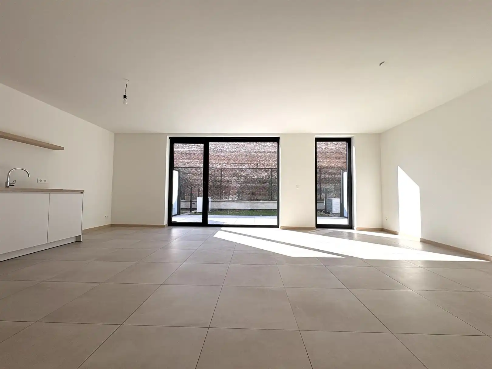 Modern en instapklaar gelijkvloers appartement met terras, tuin en ondergrondse staanplaats in Grembergen foto 4