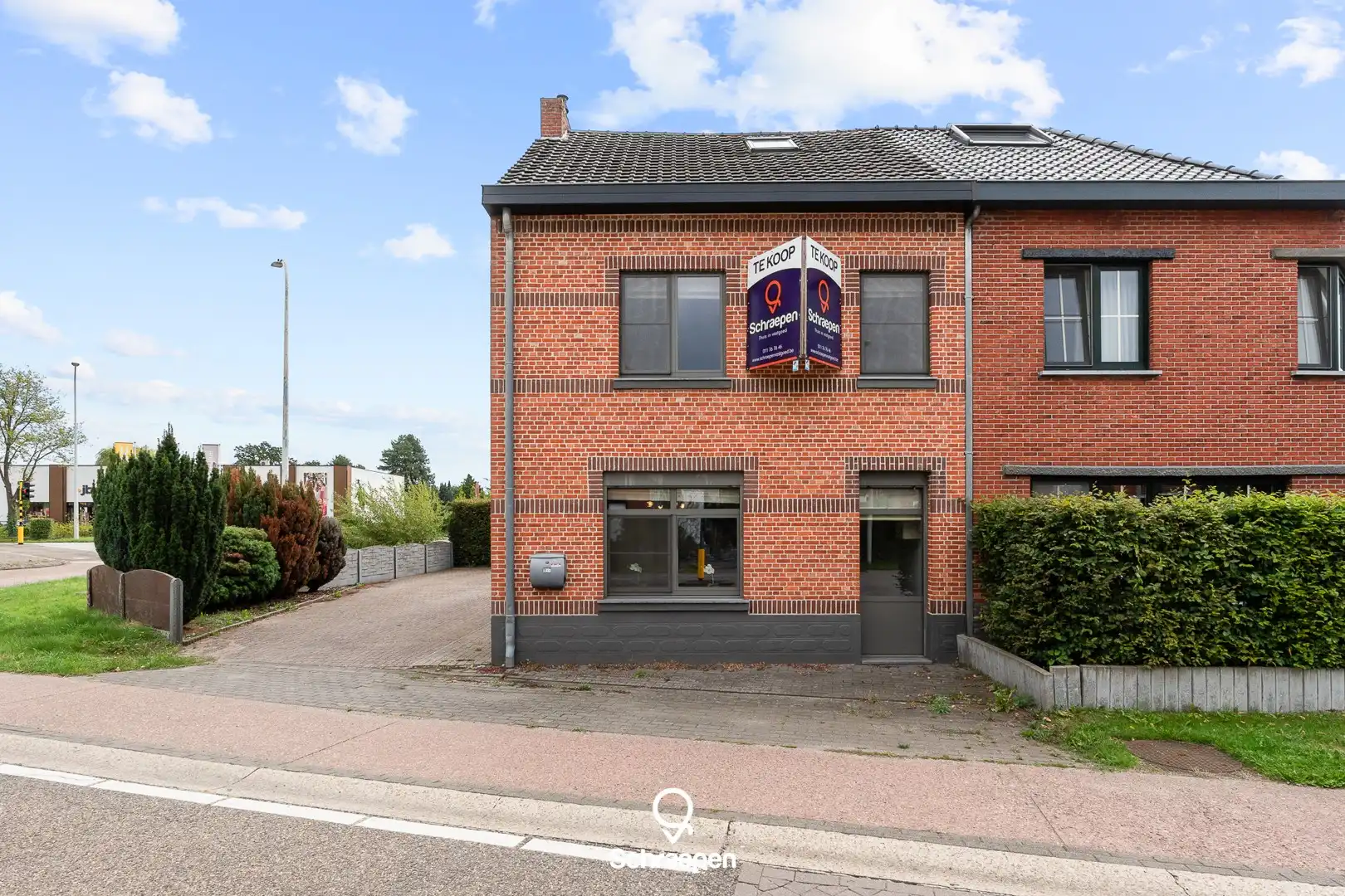Centraal gelegen woning met EPC-label C op onderhoudsvriendelijk perceel! foto {{pictureIndex}}