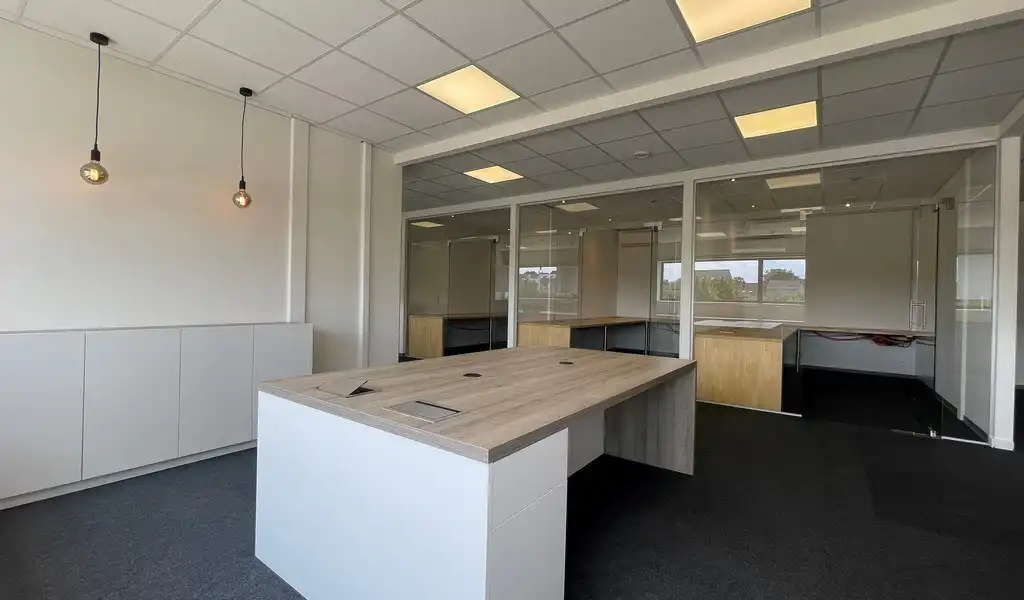 Gerenoveerde instapklare kantoren te huur aan station van Lint foto 11