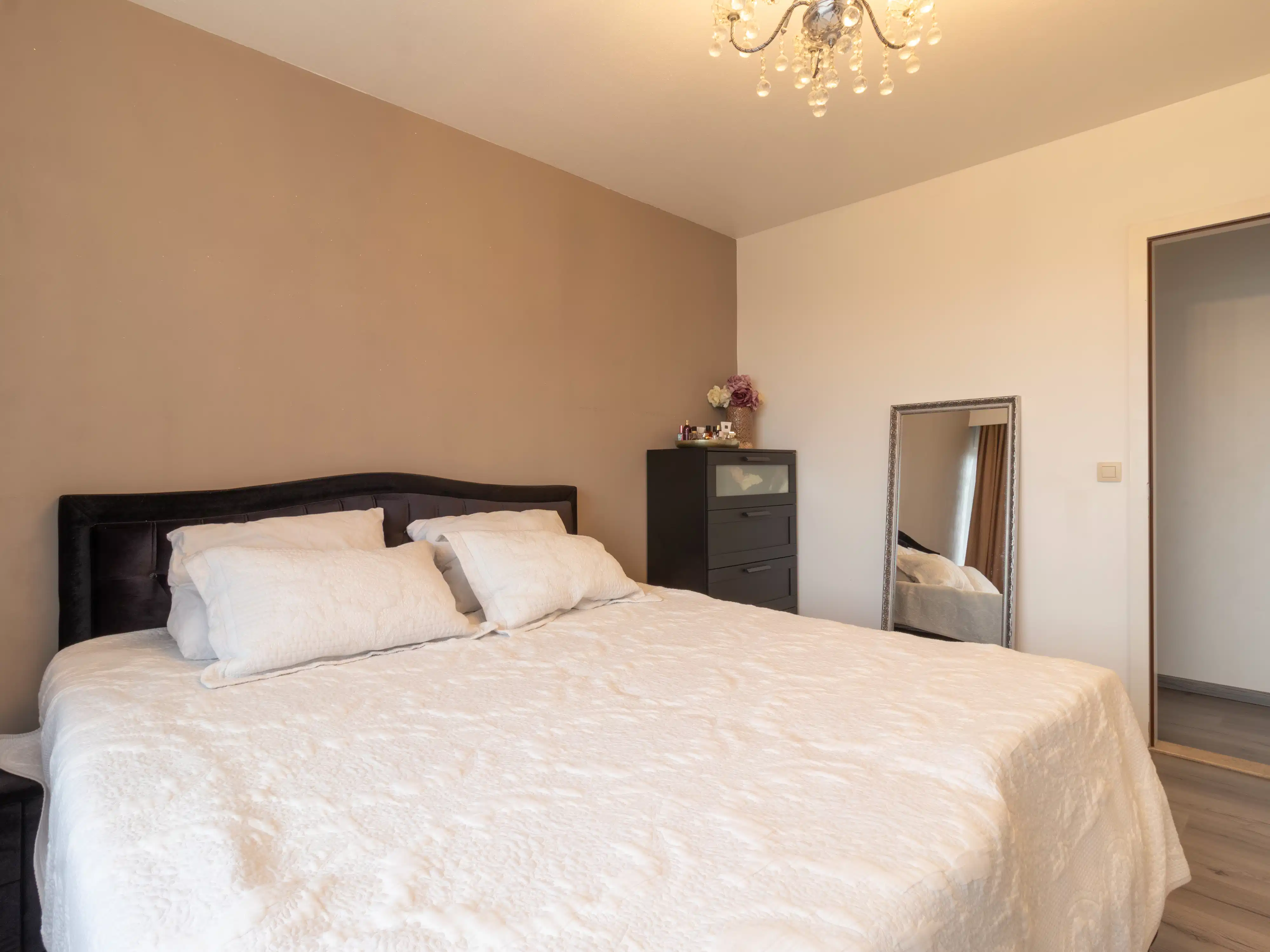 Instapklaar appartement met twee terrassen in Merksem foto 6