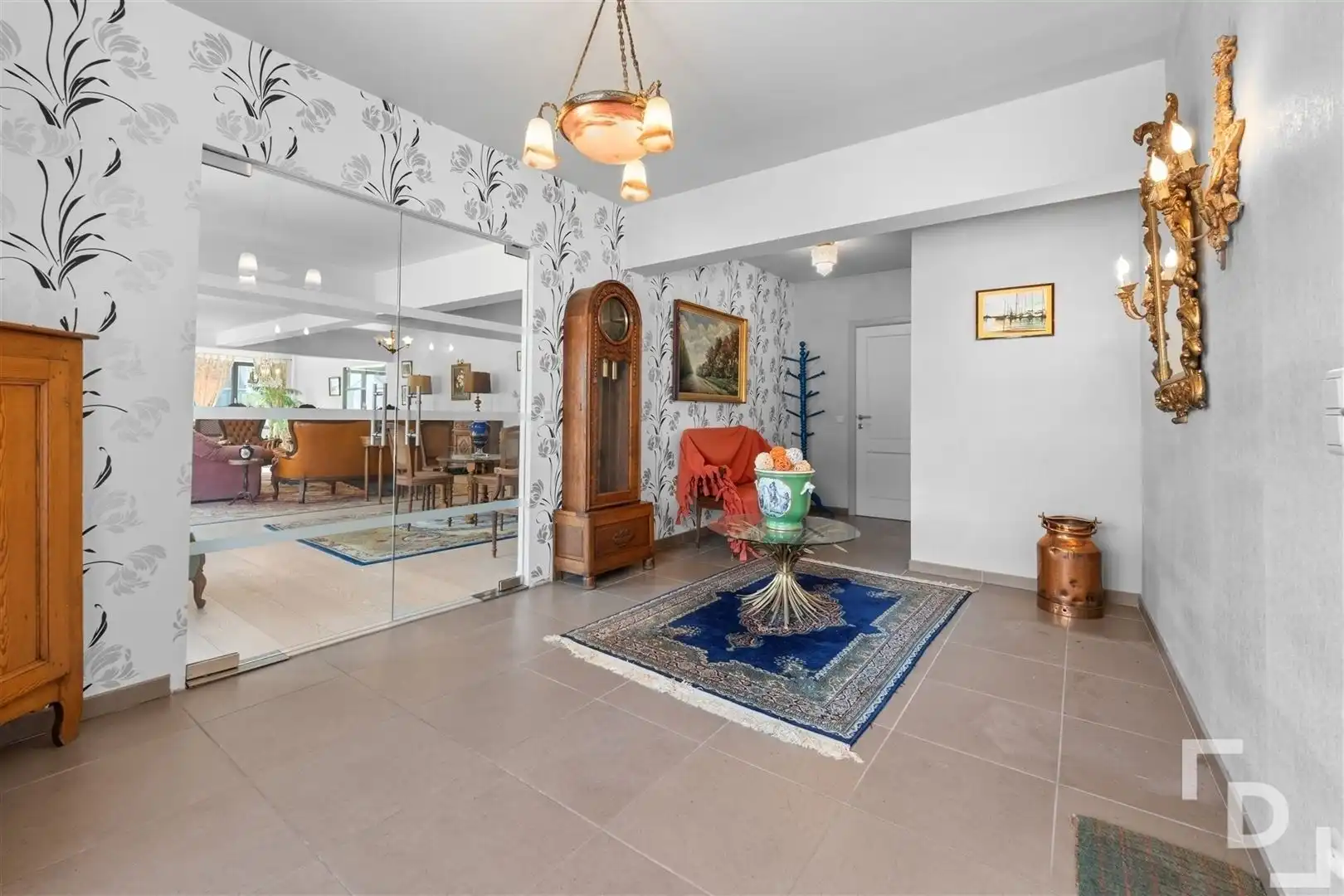 Appartement van 300m² met garage op toplocatie in Ieper foto 10