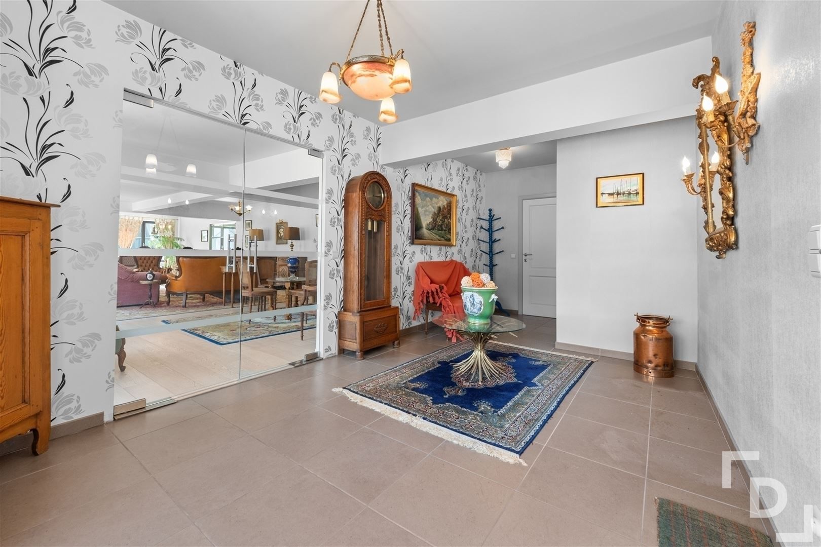 Appartement van 300m² met garage op toplocatie in Ieper foto 10