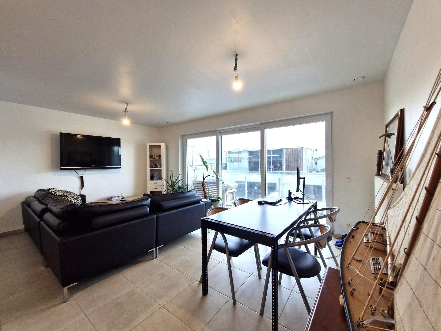 Nieuwbouwappartement met twee grote terrassen met open zichten over de jachthaven. foto 5