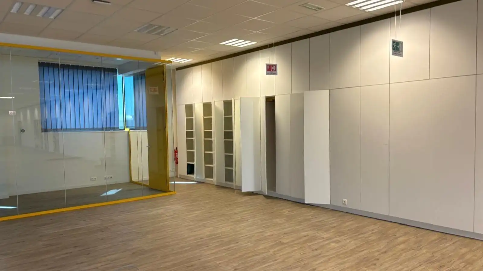 Instapklaar kantoor te huur aan de voorhaven in Gent foto 10