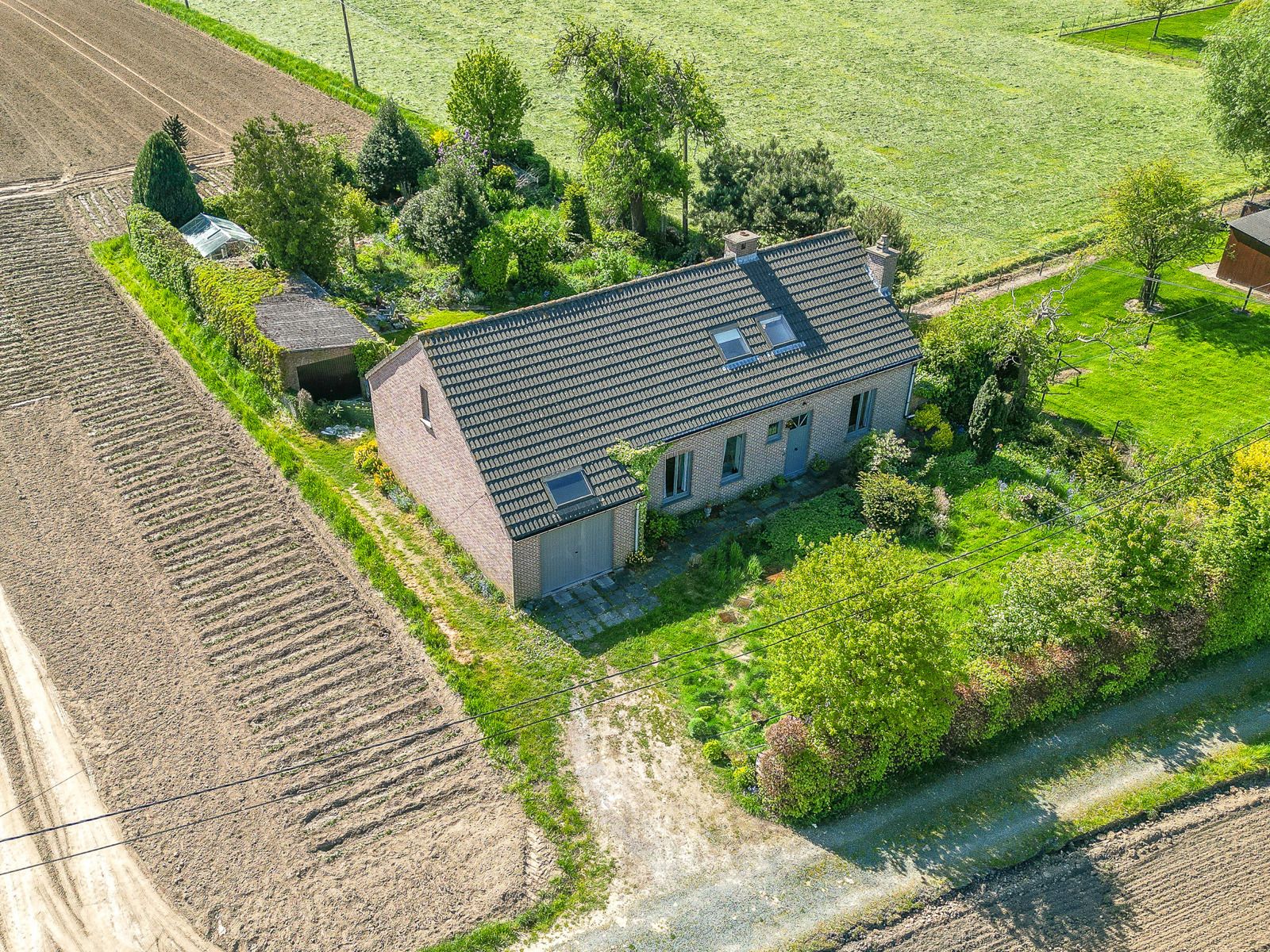 Fantastisch gelegen open bebouwing op een mooi perceel van 1210m² te Londerzeel foto {{pictureIndex}}