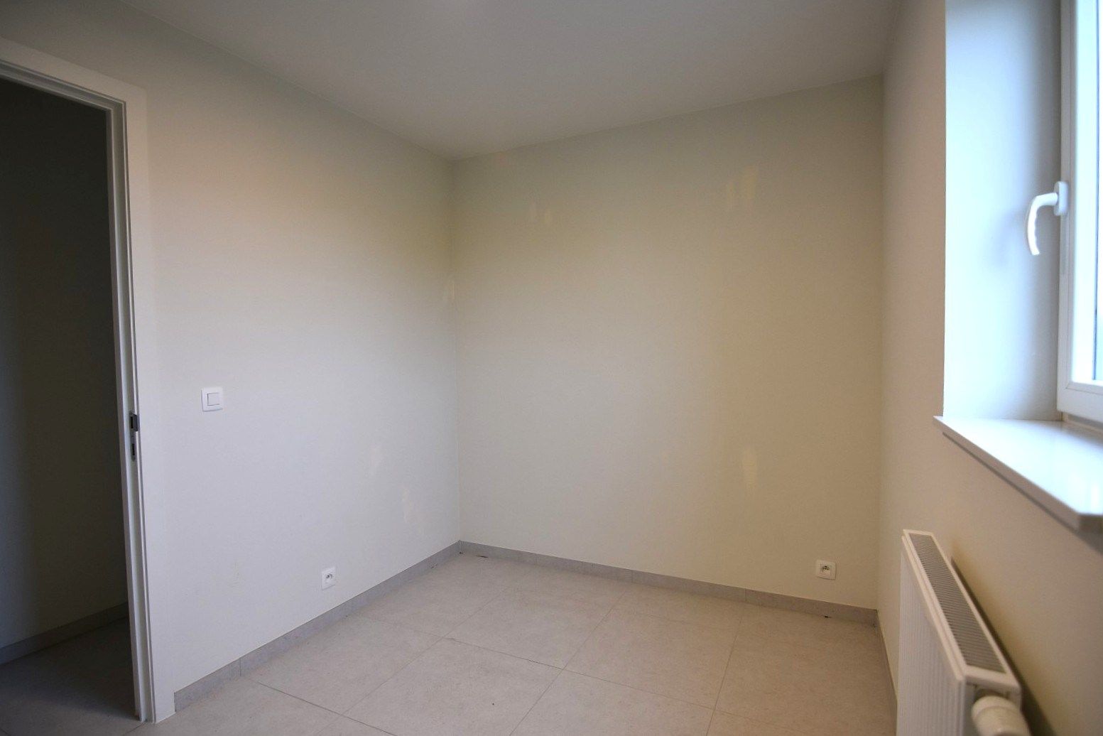 Lichtrijk 2-slpk appartement met privé parking nabij Rumbeke foto 15