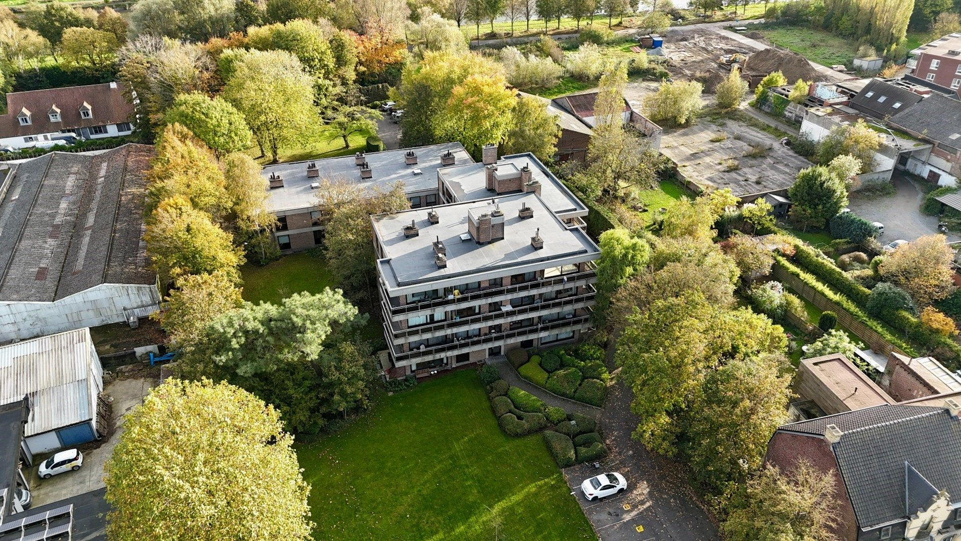 Hoofdfoto van de publicatie: Groot appartement met terras, verzicht, staanplaats en 2 kamers